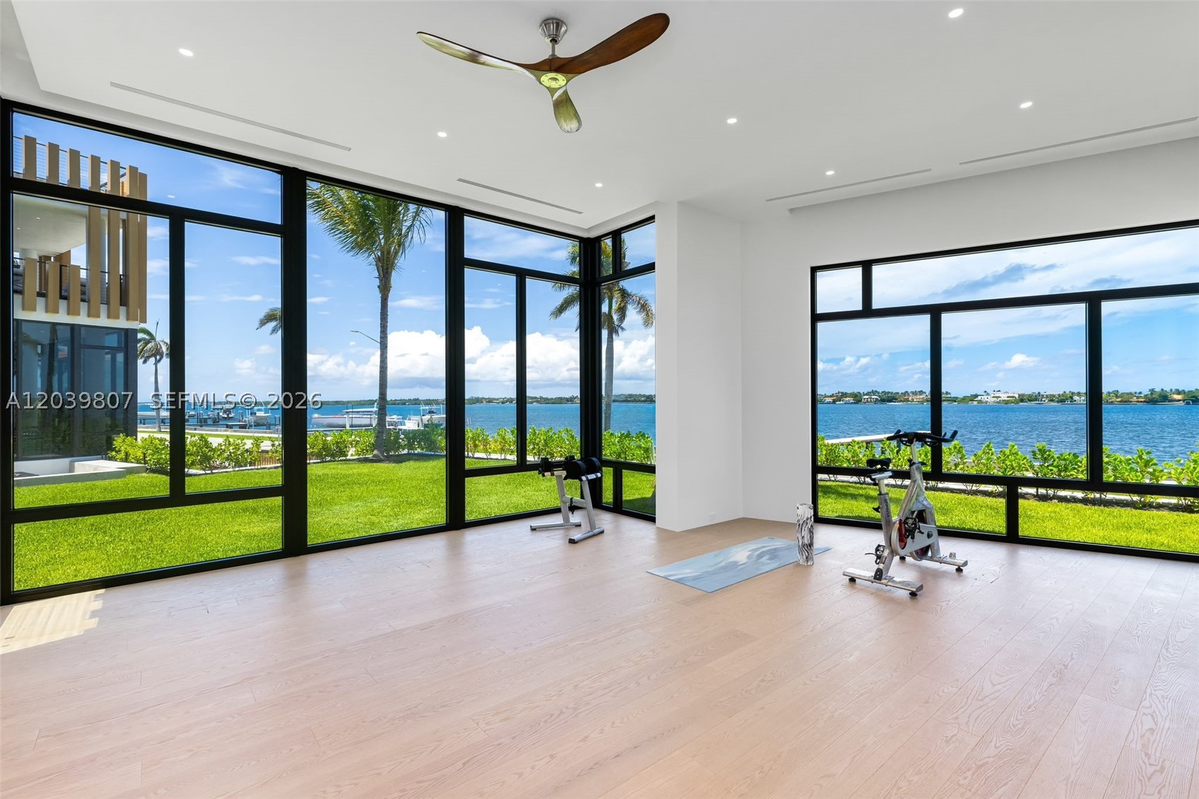 BEACH SHORES - Residential