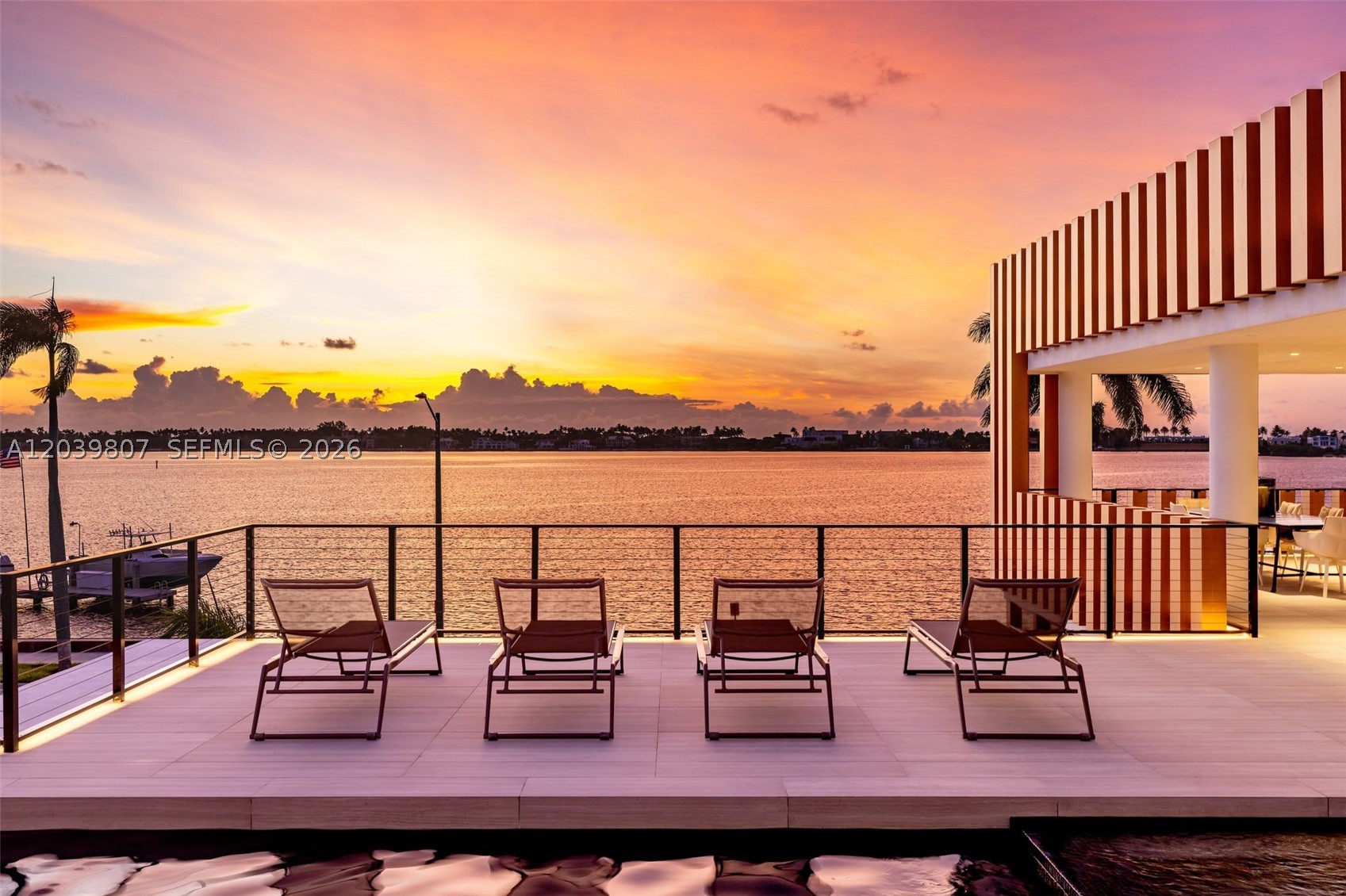 BEACH SHORES - Residential