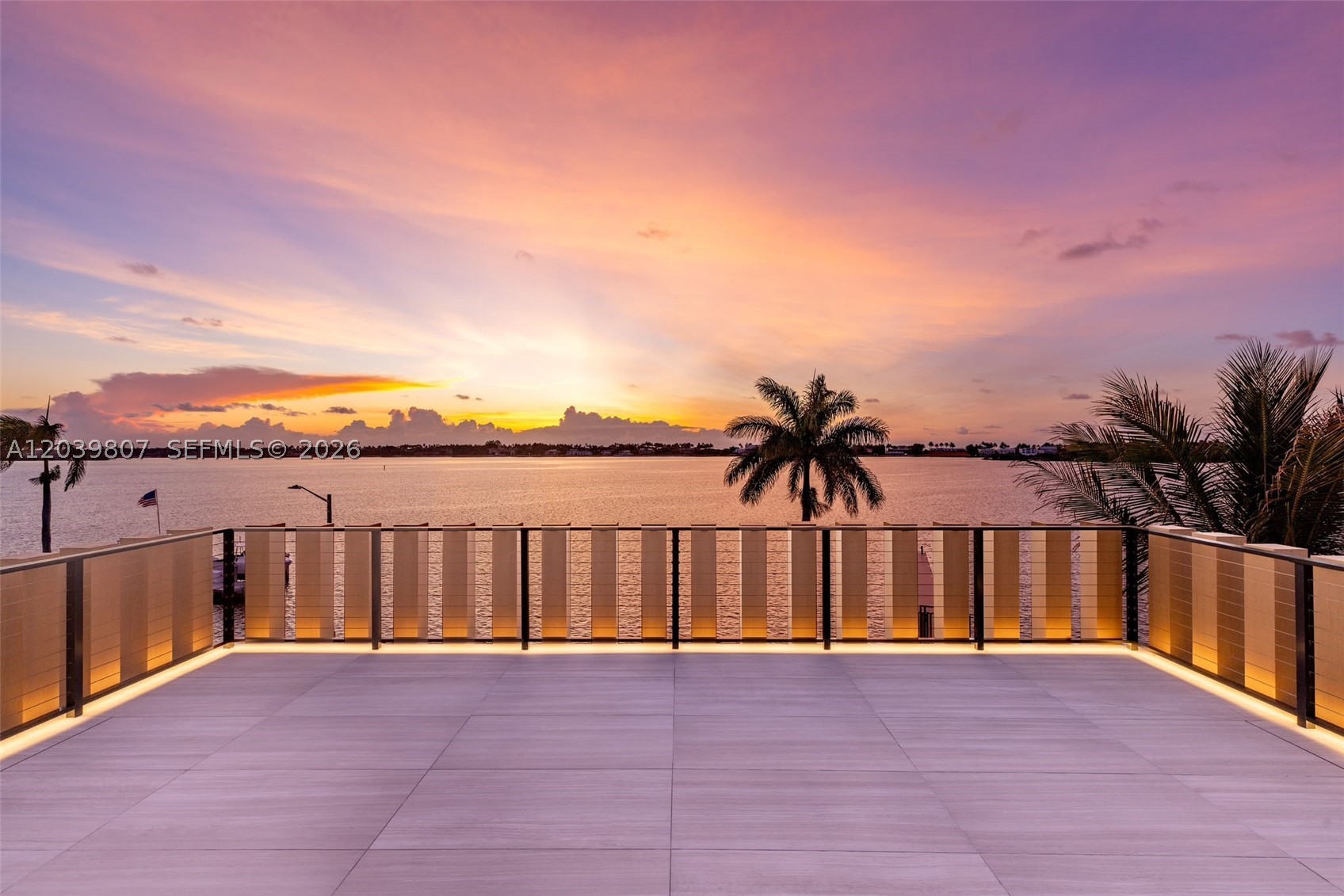BEACH SHORES - Residential
