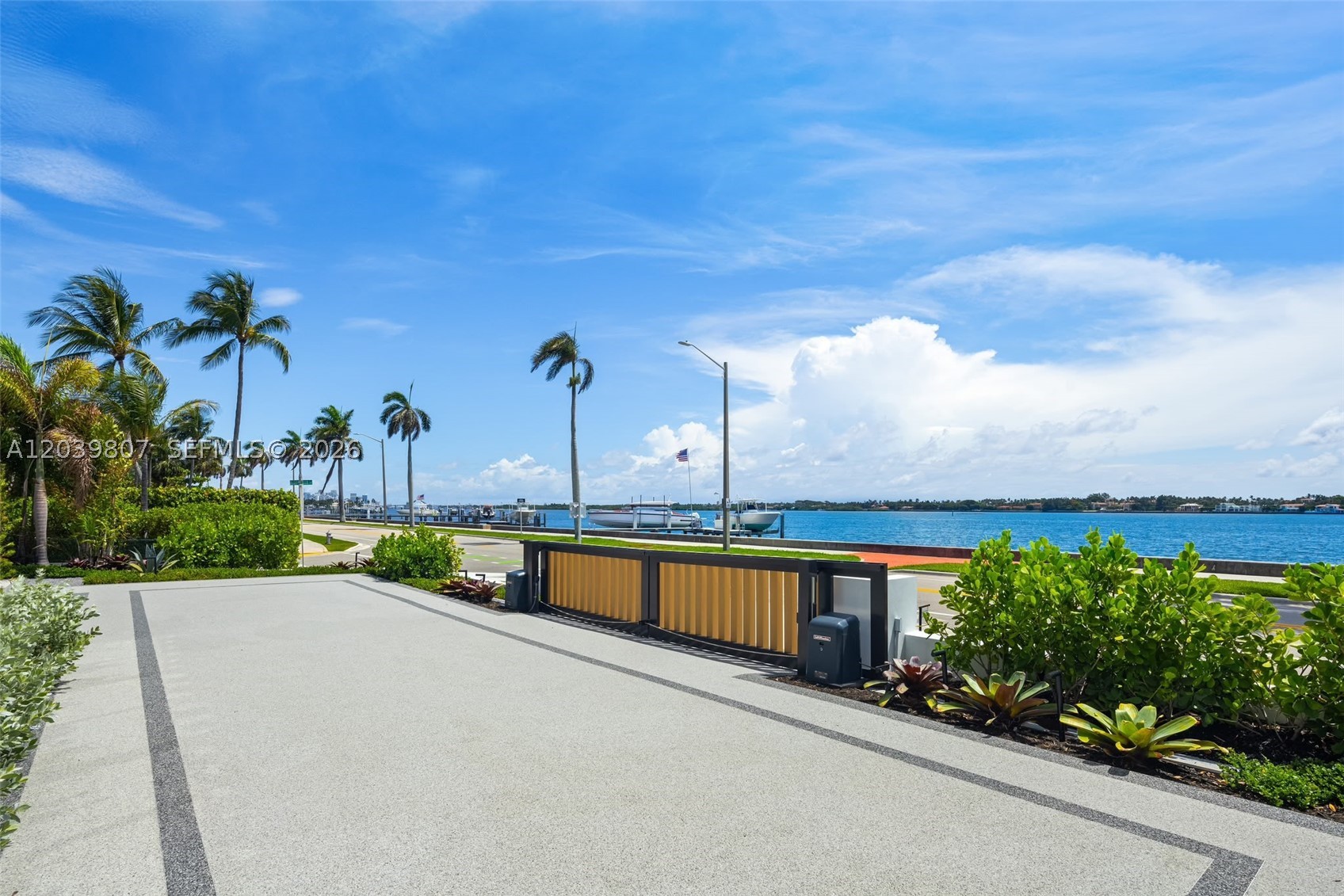 BEACH SHORES - Residential