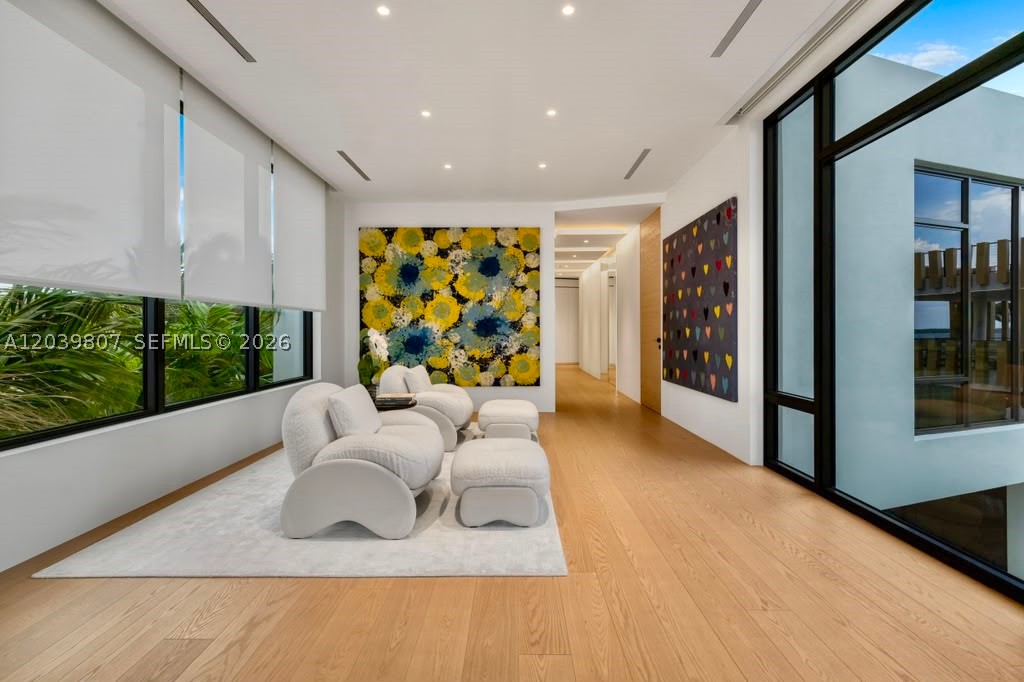 BEACH SHORES - Residential