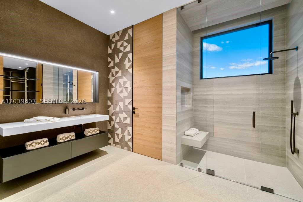 BEACH SHORES - Residential