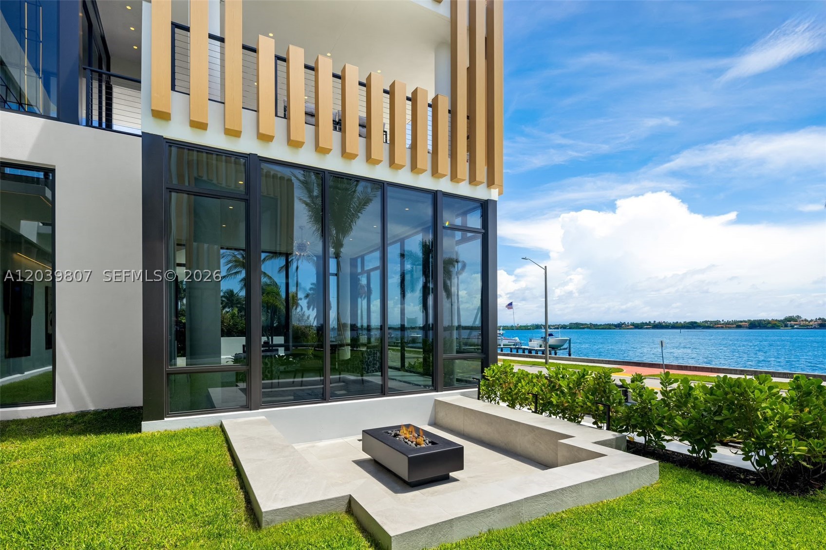 BEACH SHORES - Residential
