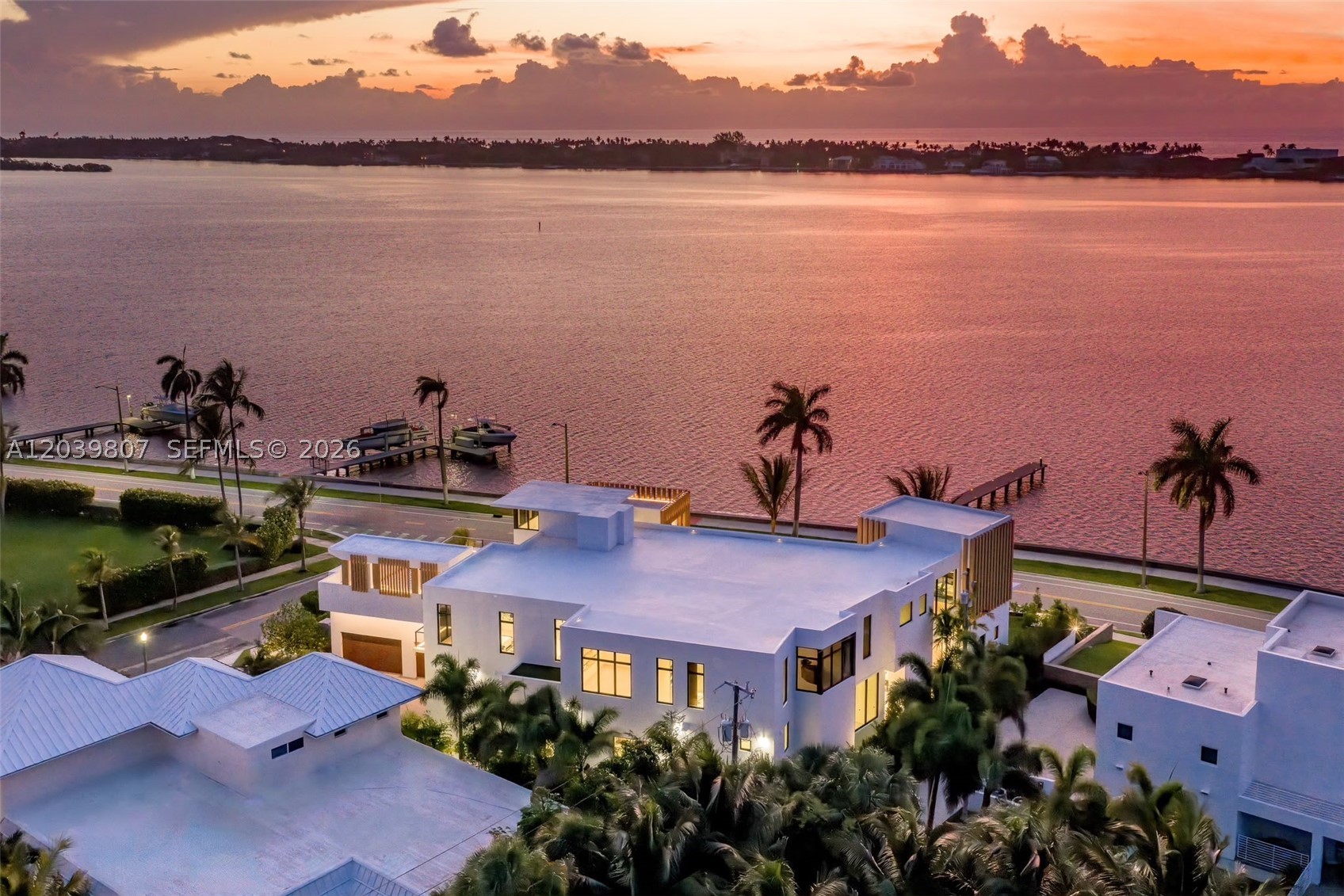 BEACH SHORES - Residential