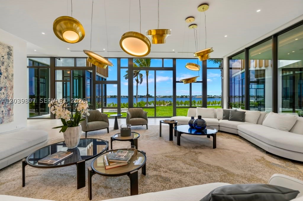 BEACH SHORES - Residential