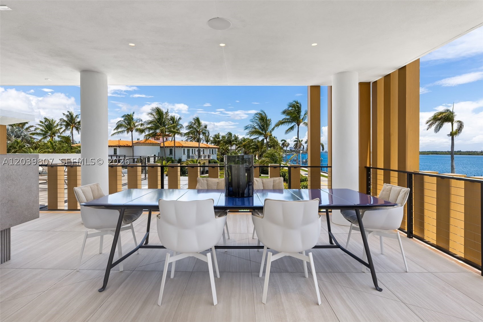 BEACH SHORES - Residential
