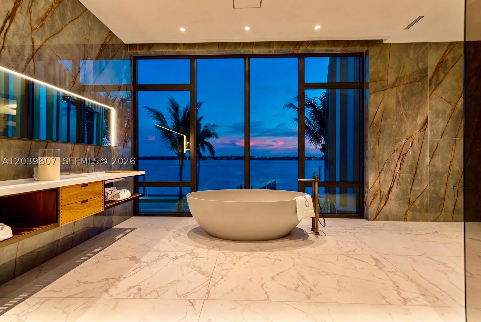BEACH SHORES - Residential