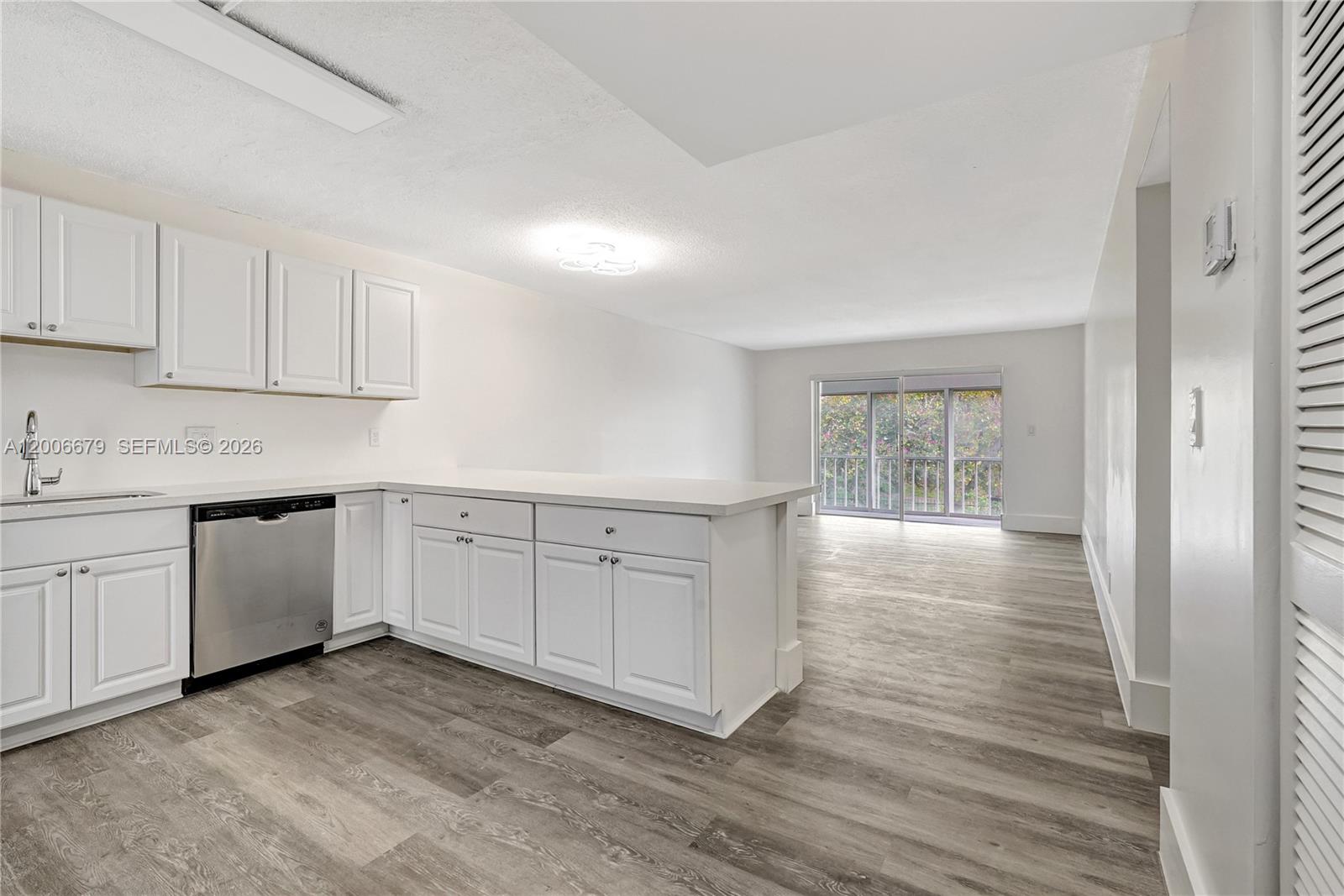 HILLCREST COUNTRY CLUB AP - Residential