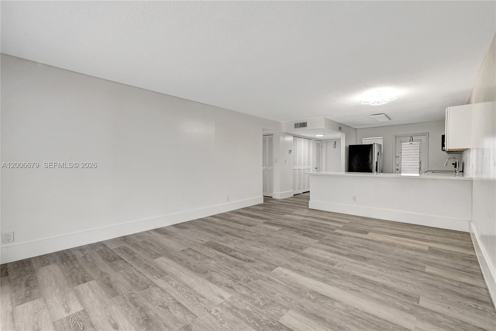 HILLCREST COUNTRY CLUB AP - Residential