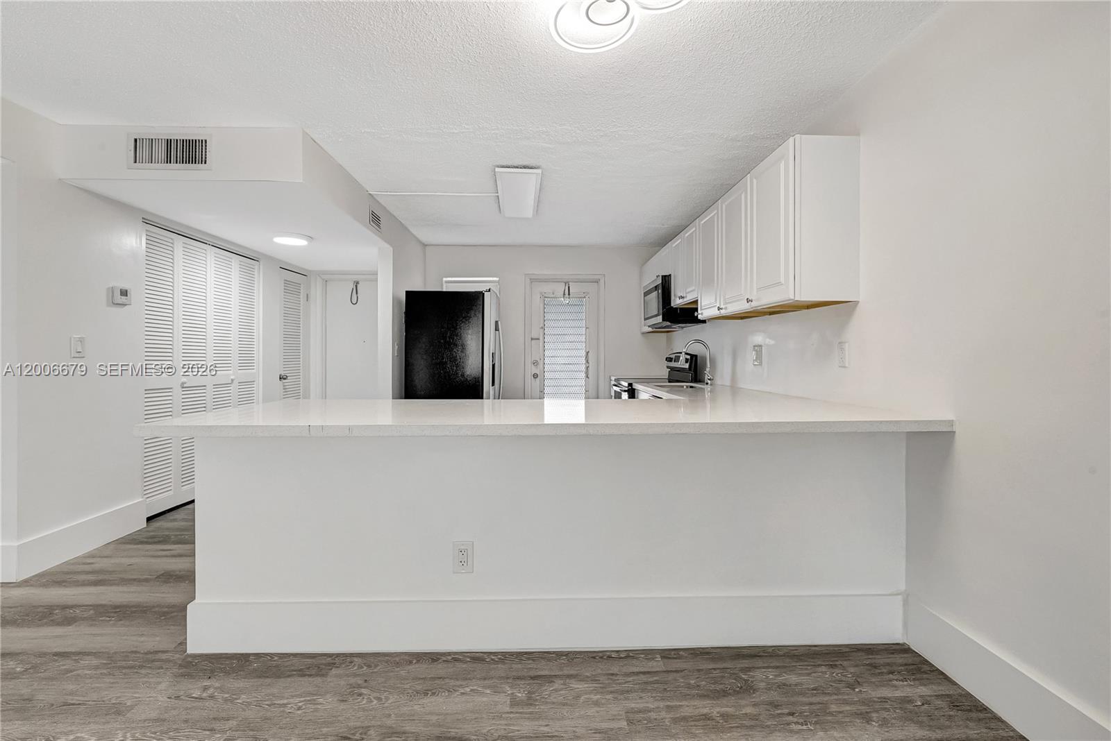 HILLCREST COUNTRY CLUB AP - Residential