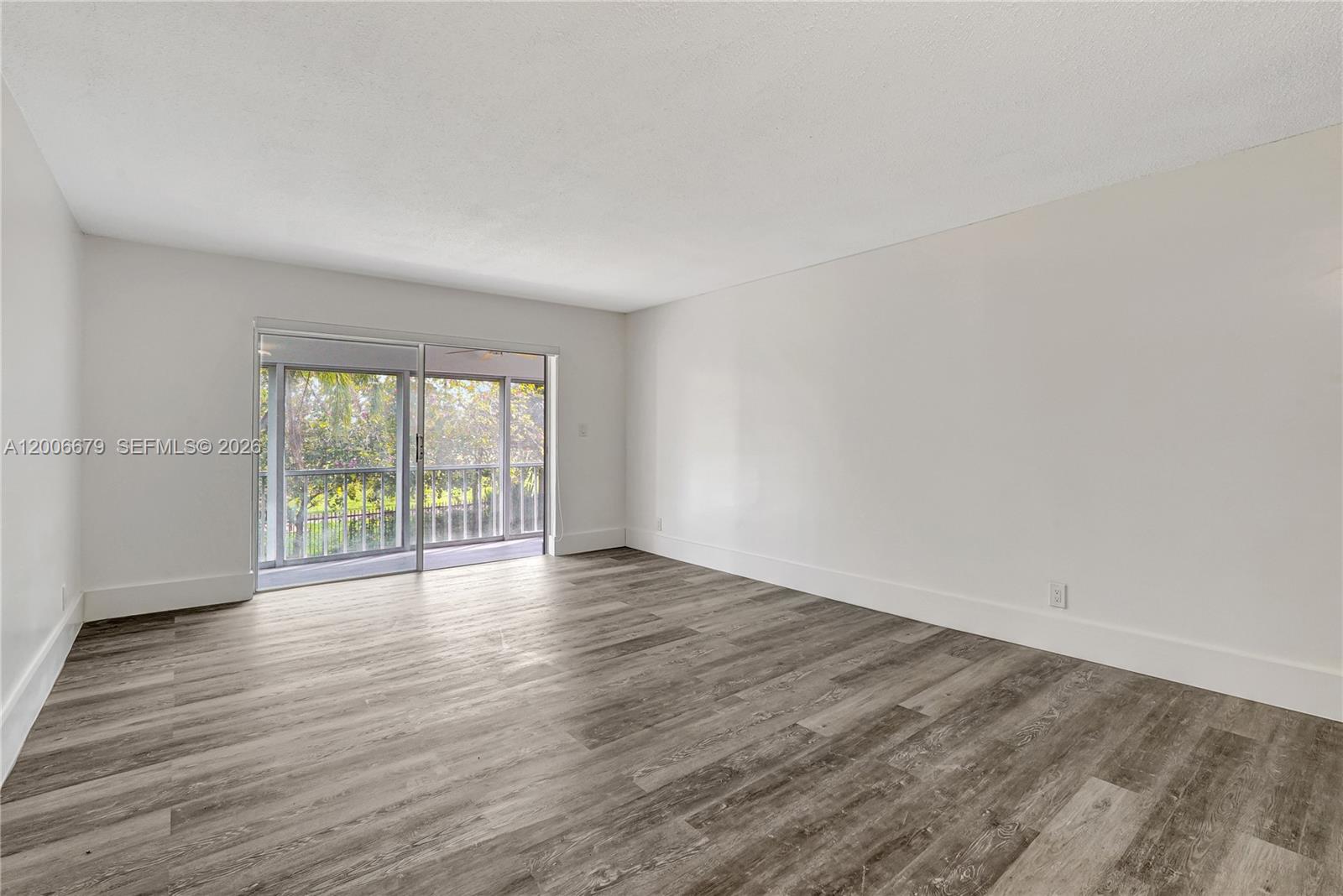 HILLCREST COUNTRY CLUB AP - Residential