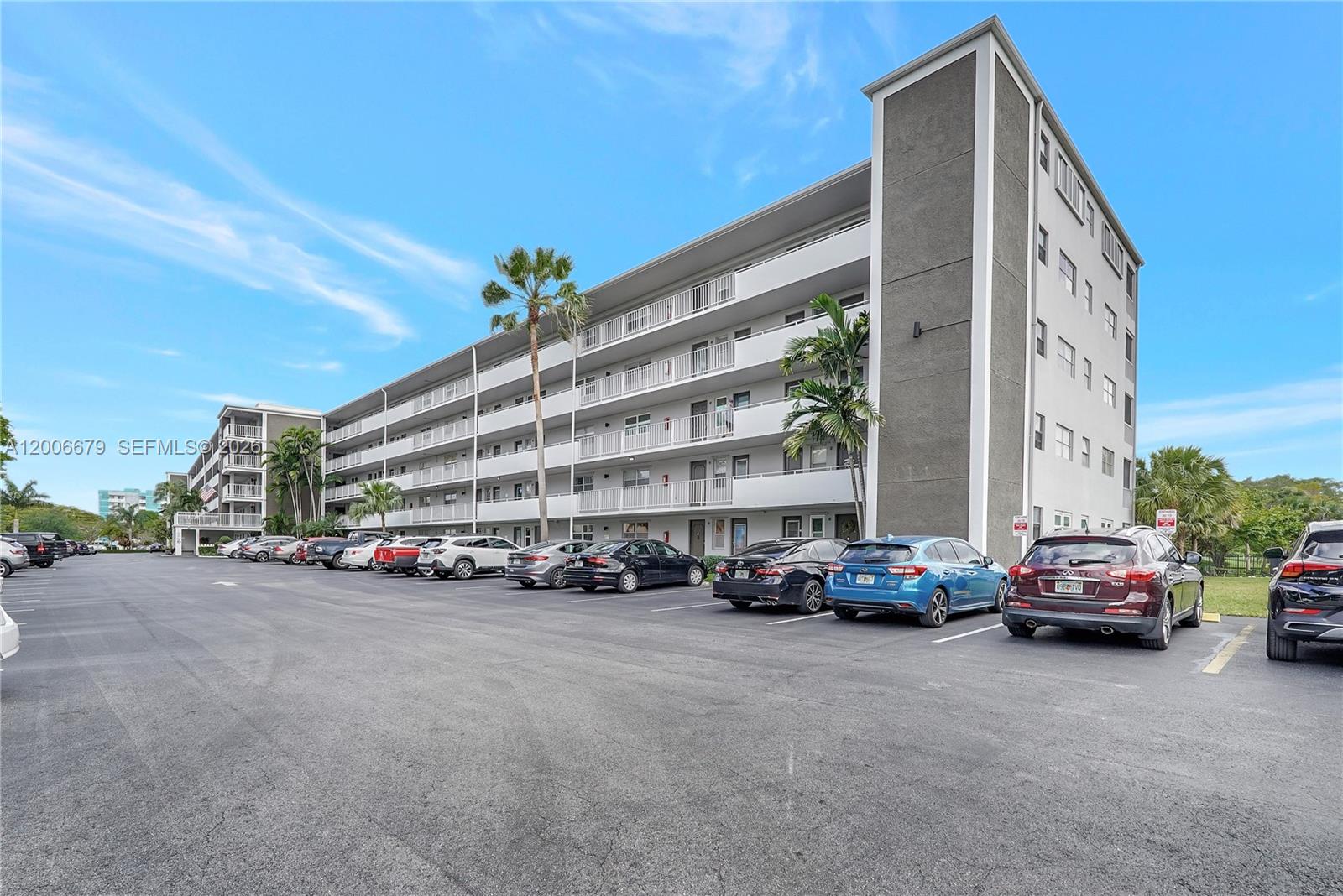HILLCREST COUNTRY CLUB AP - Residential