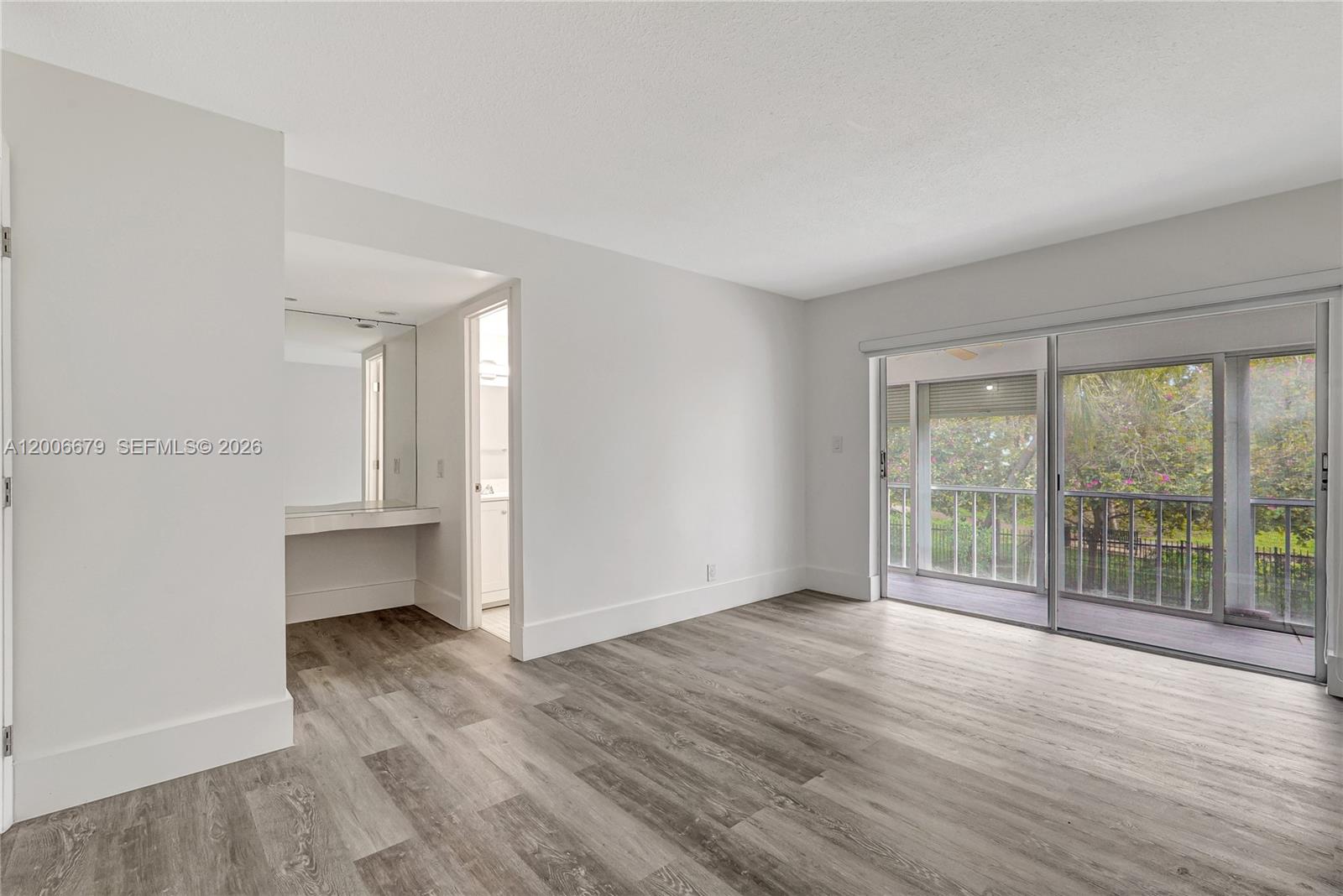 HILLCREST COUNTRY CLUB AP - Residential