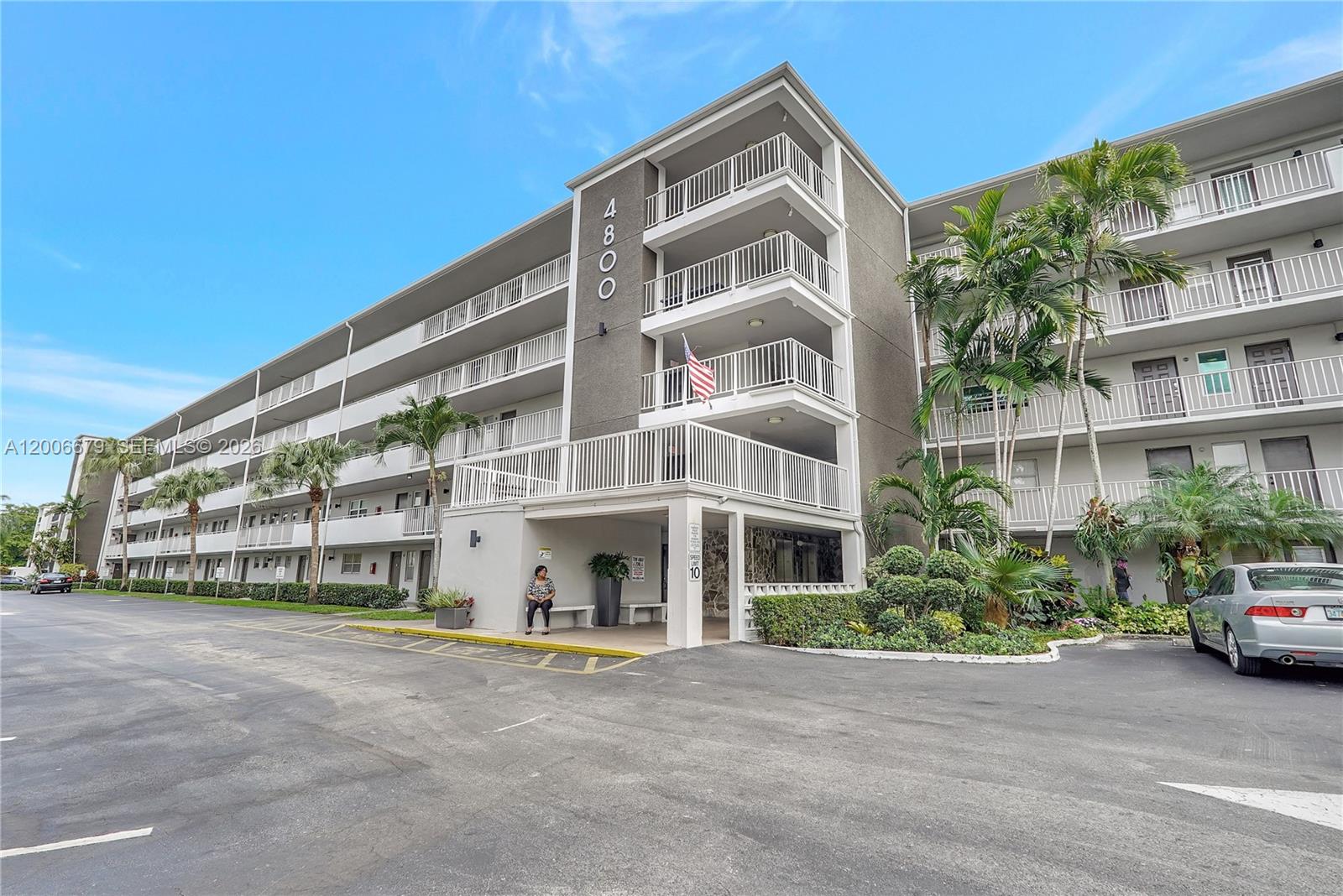 HILLCREST COUNTRY CLUB AP - Residential