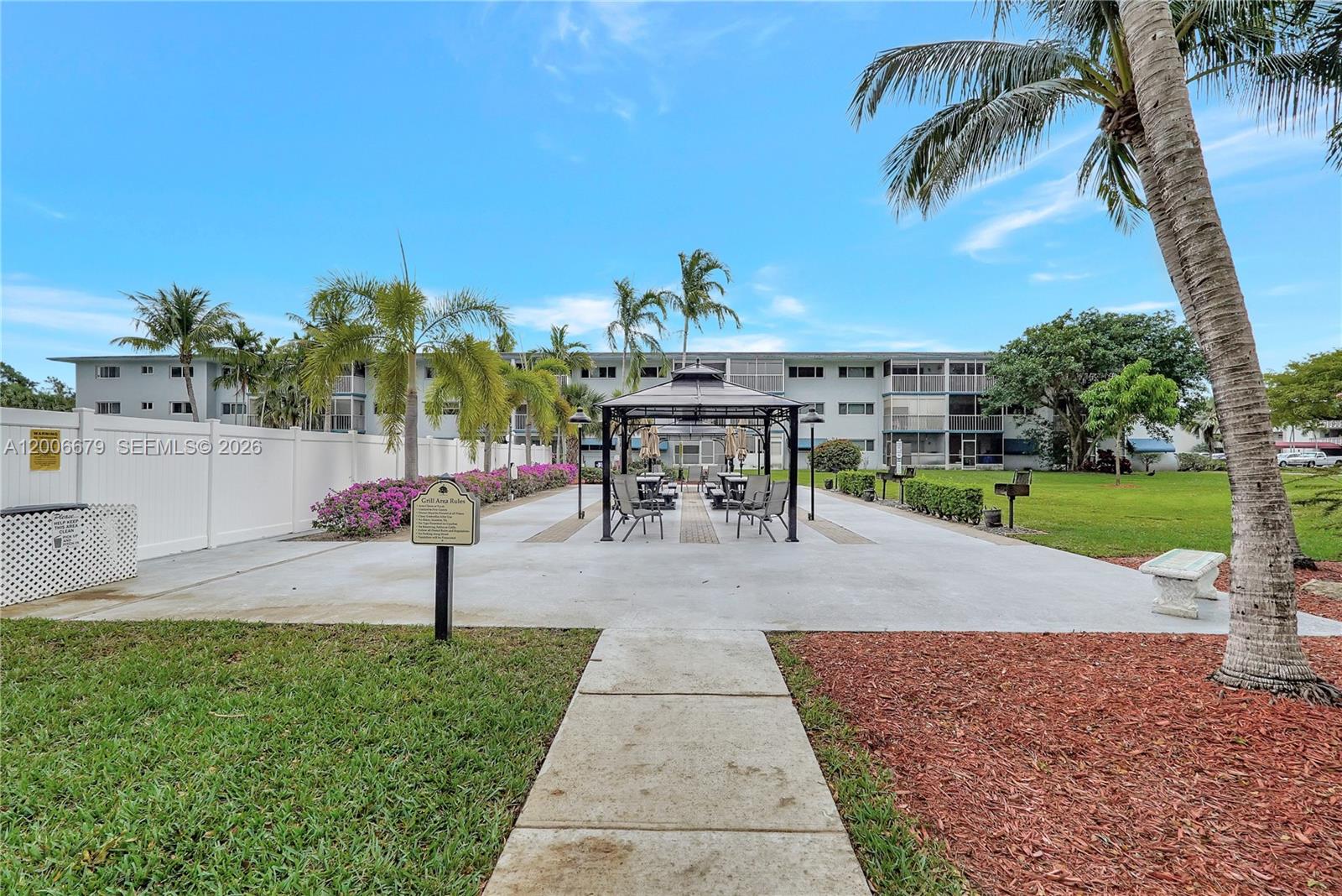 HILLCREST COUNTRY CLUB AP - Residential