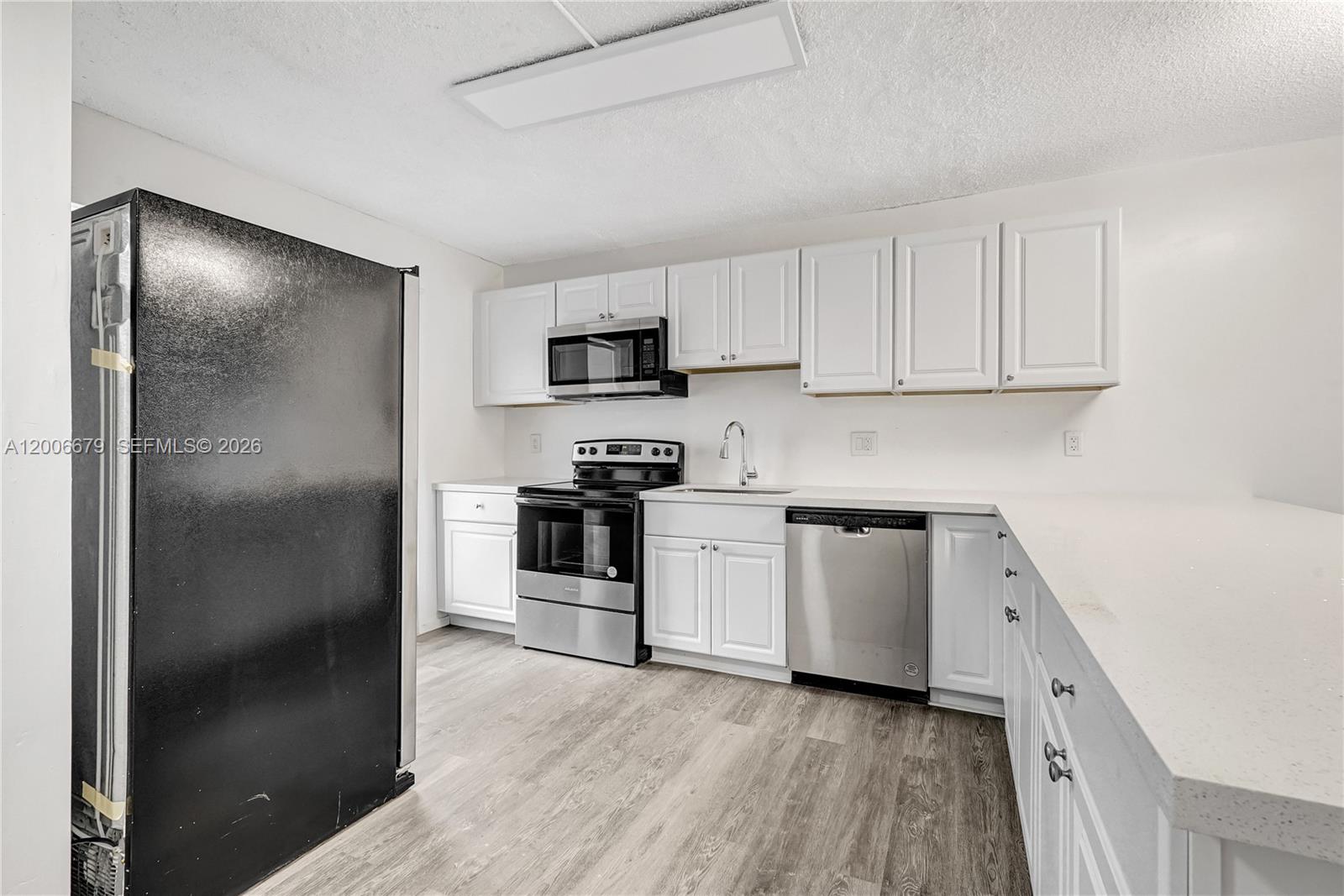 HILLCREST COUNTRY CLUB AP - Residential