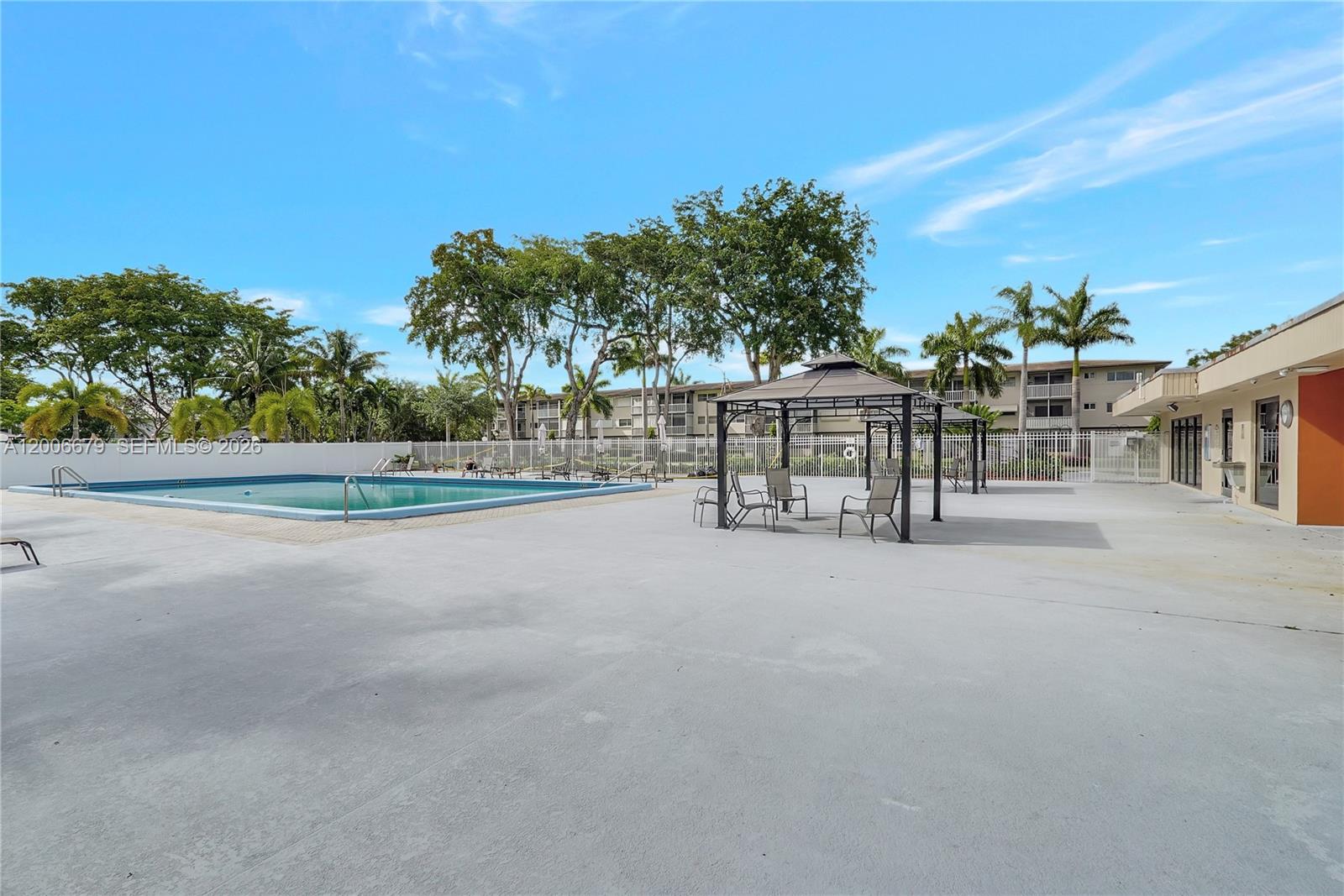 HILLCREST COUNTRY CLUB AP - Residential