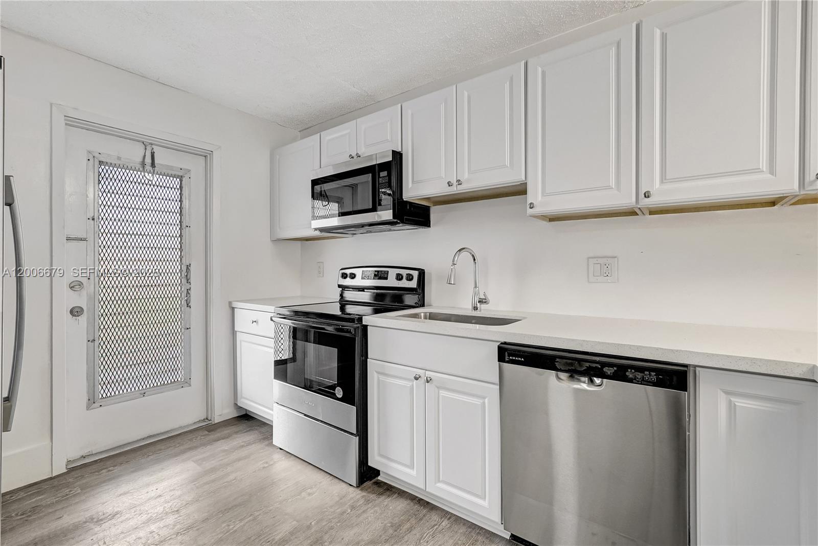 HILLCREST COUNTRY CLUB AP - Residential