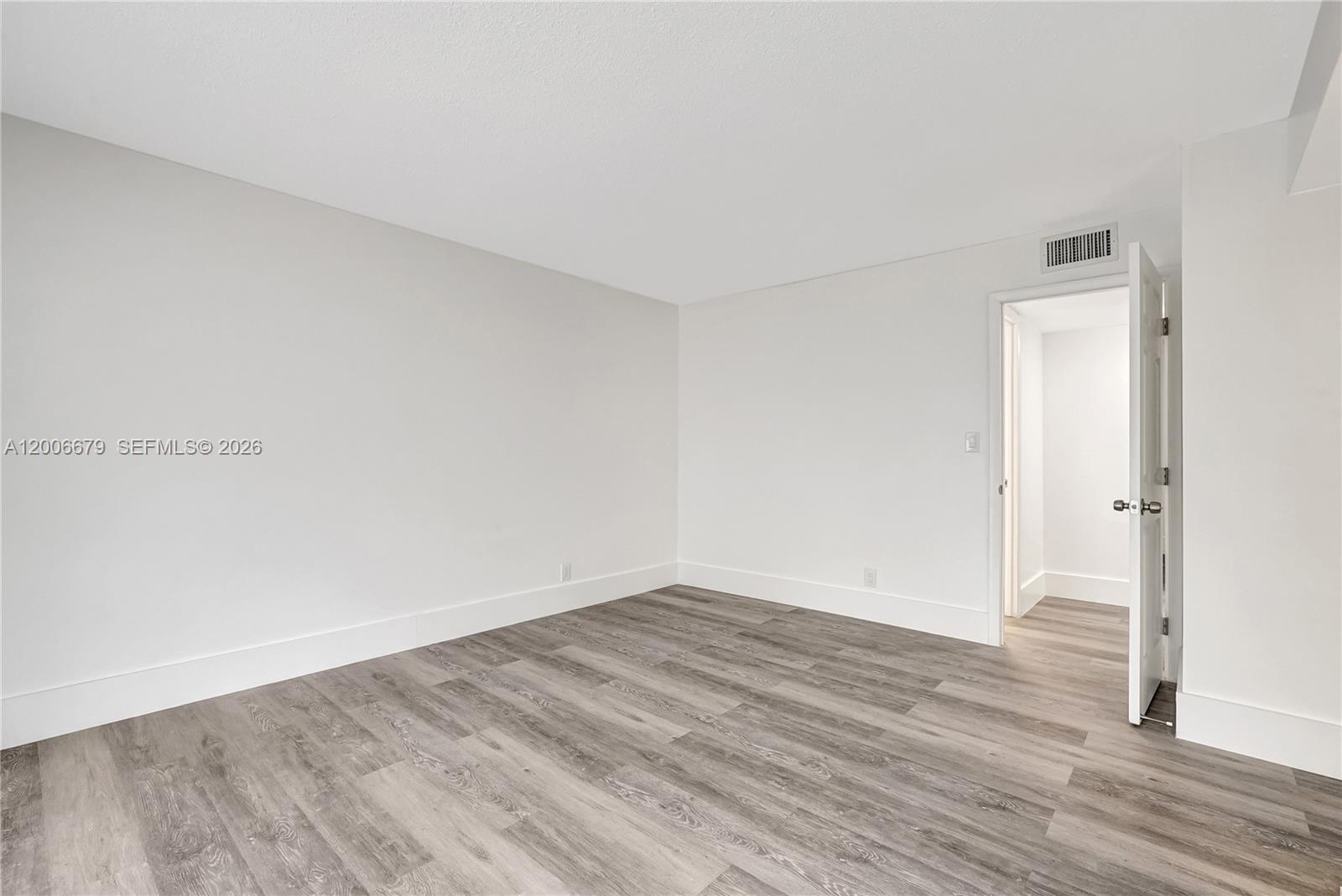 HILLCREST COUNTRY CLUB AP - Residential