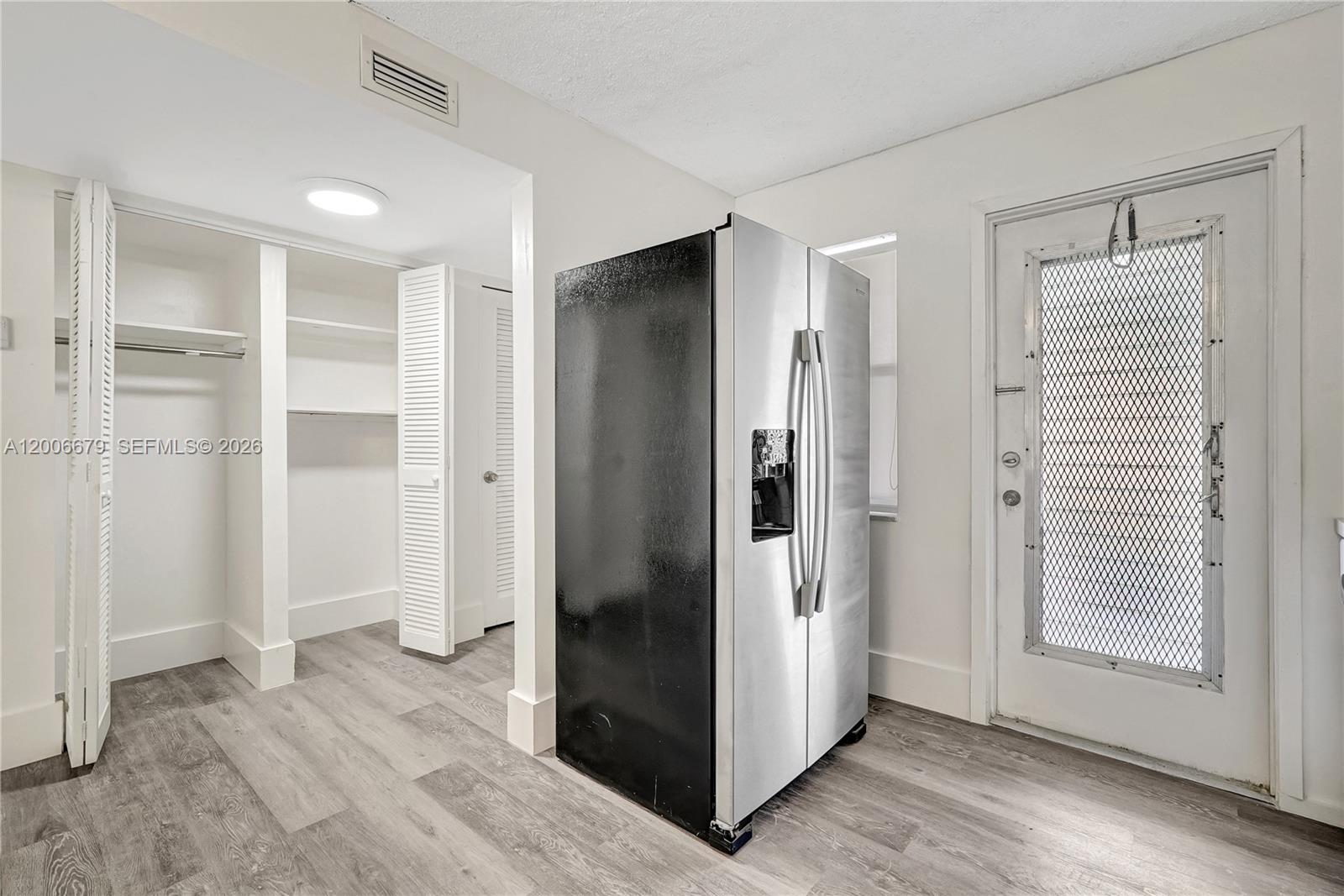 HILLCREST COUNTRY CLUB AP - Residential