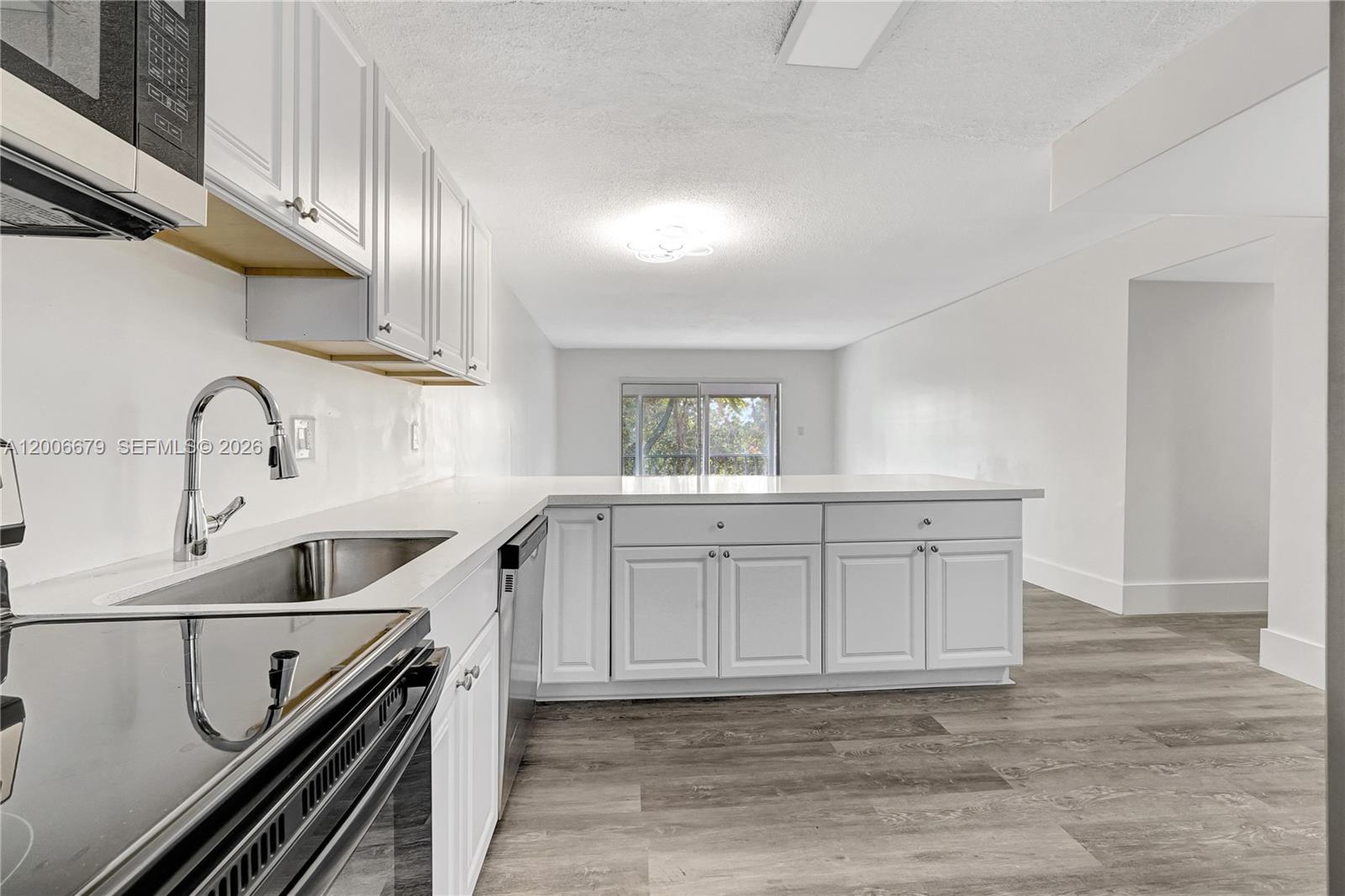 HILLCREST COUNTRY CLUB AP - Residential