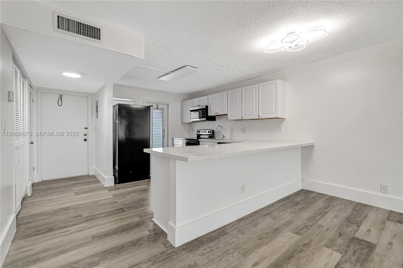 HILLCREST COUNTRY CLUB AP - Residential