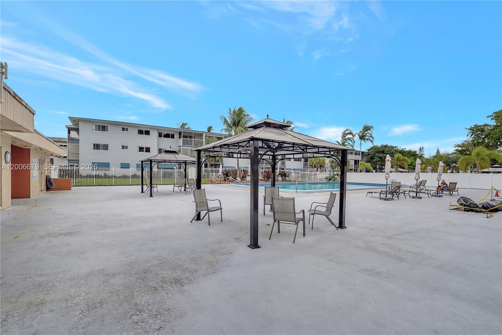 HILLCREST COUNTRY CLUB AP - Residential
