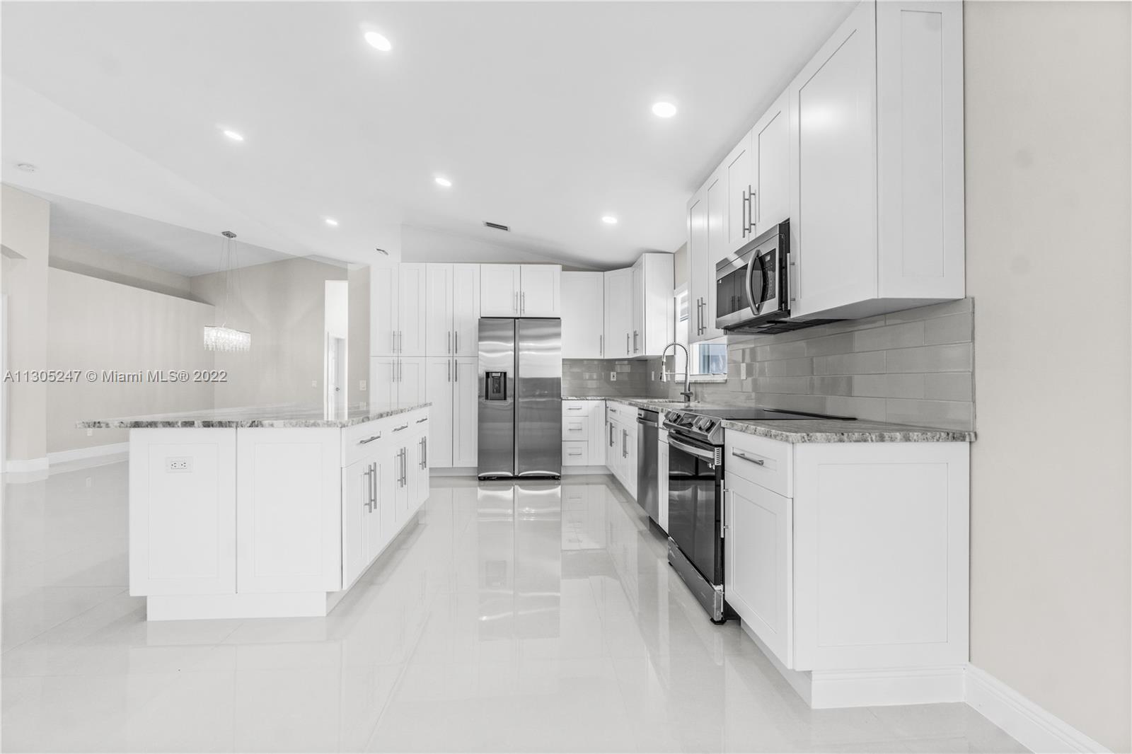 VALENCIA LAKES - Residential