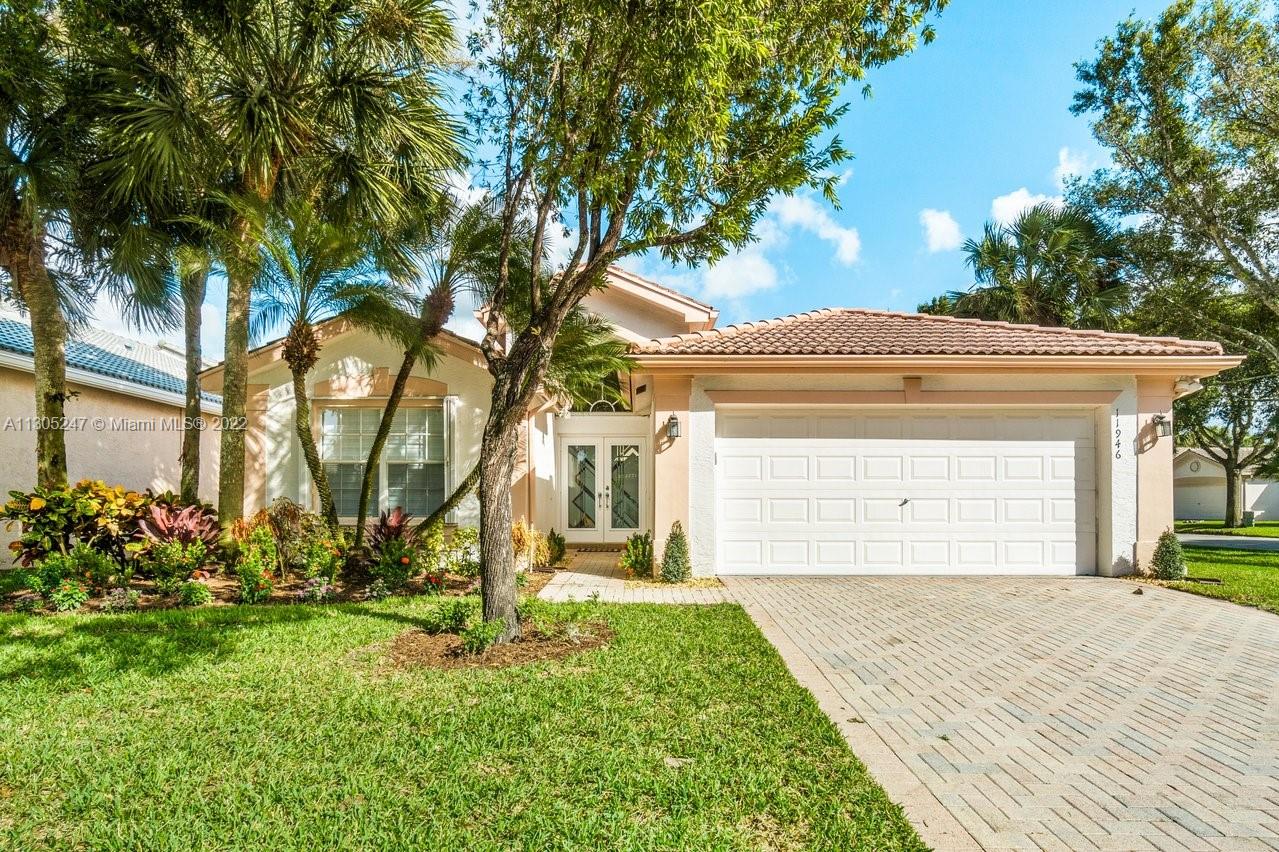 VALENCIA LAKES - Residential