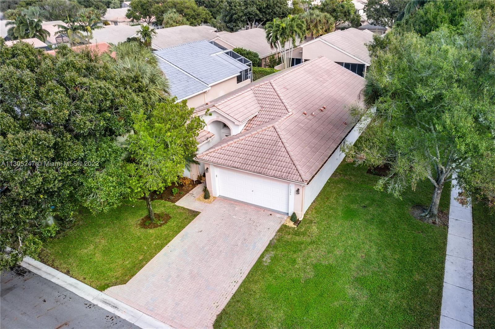 VALENCIA LAKES - Residential