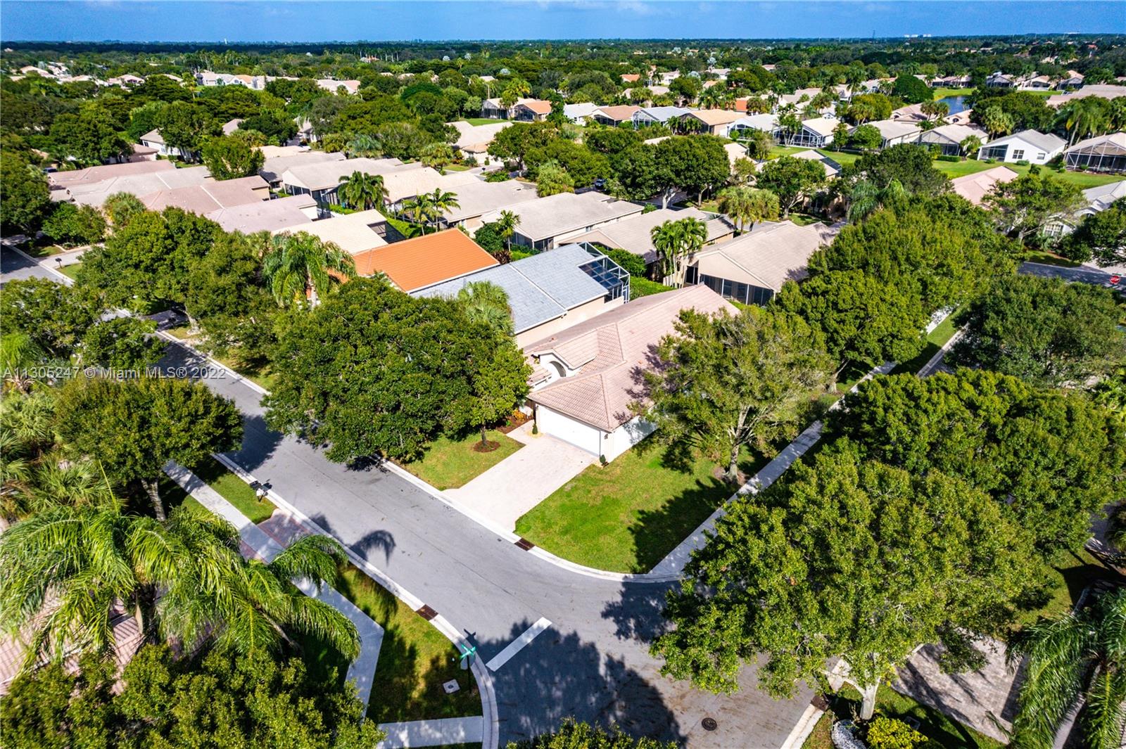 VALENCIA LAKES - Residential