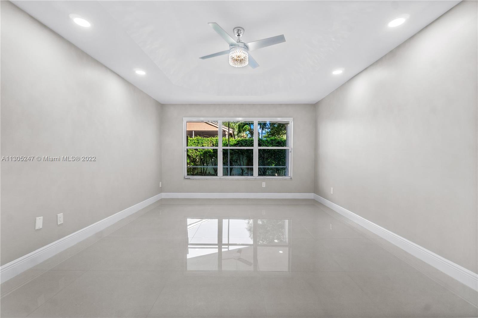 VALENCIA LAKES - Residential