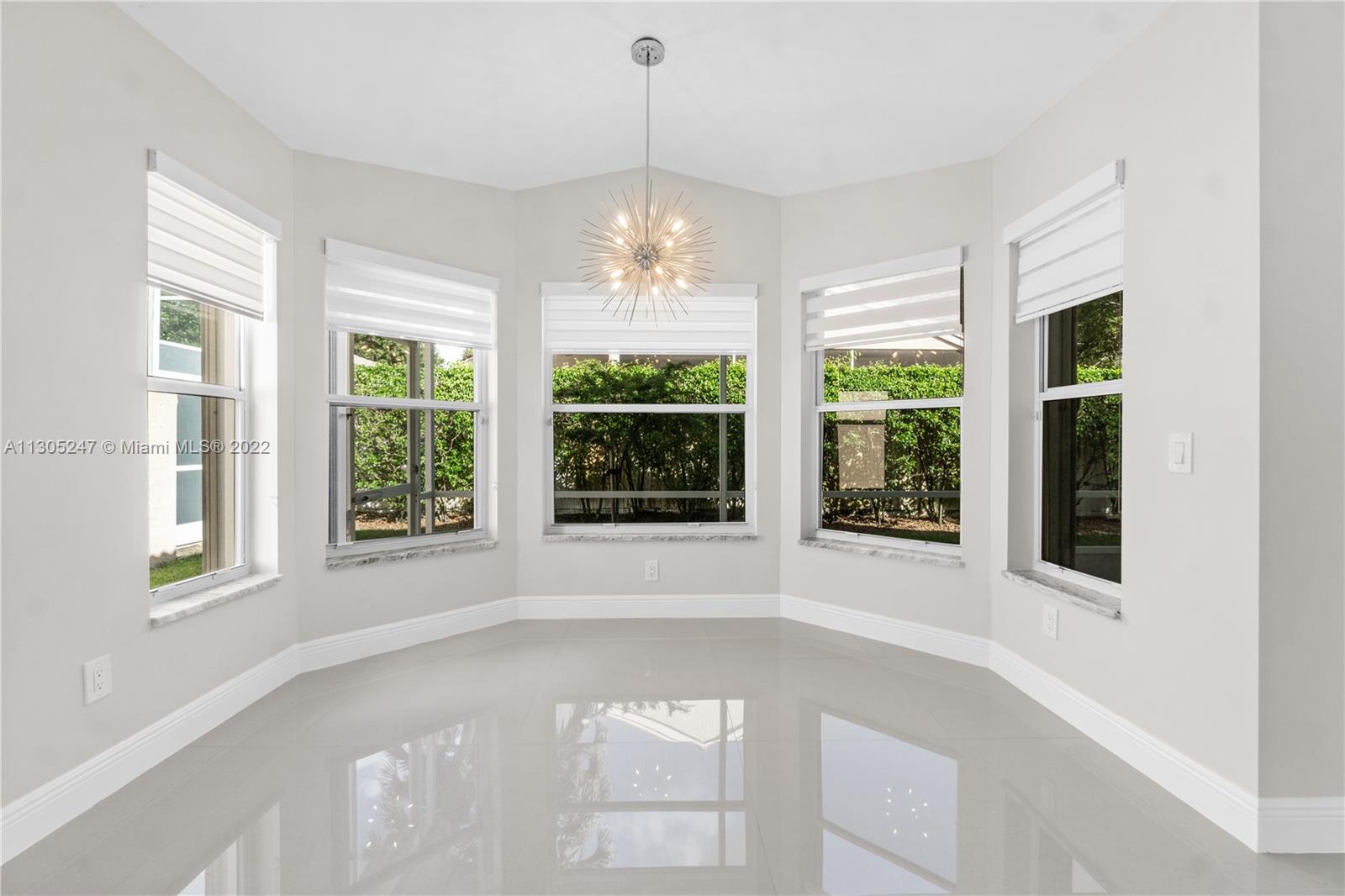 VALENCIA LAKES - Residential