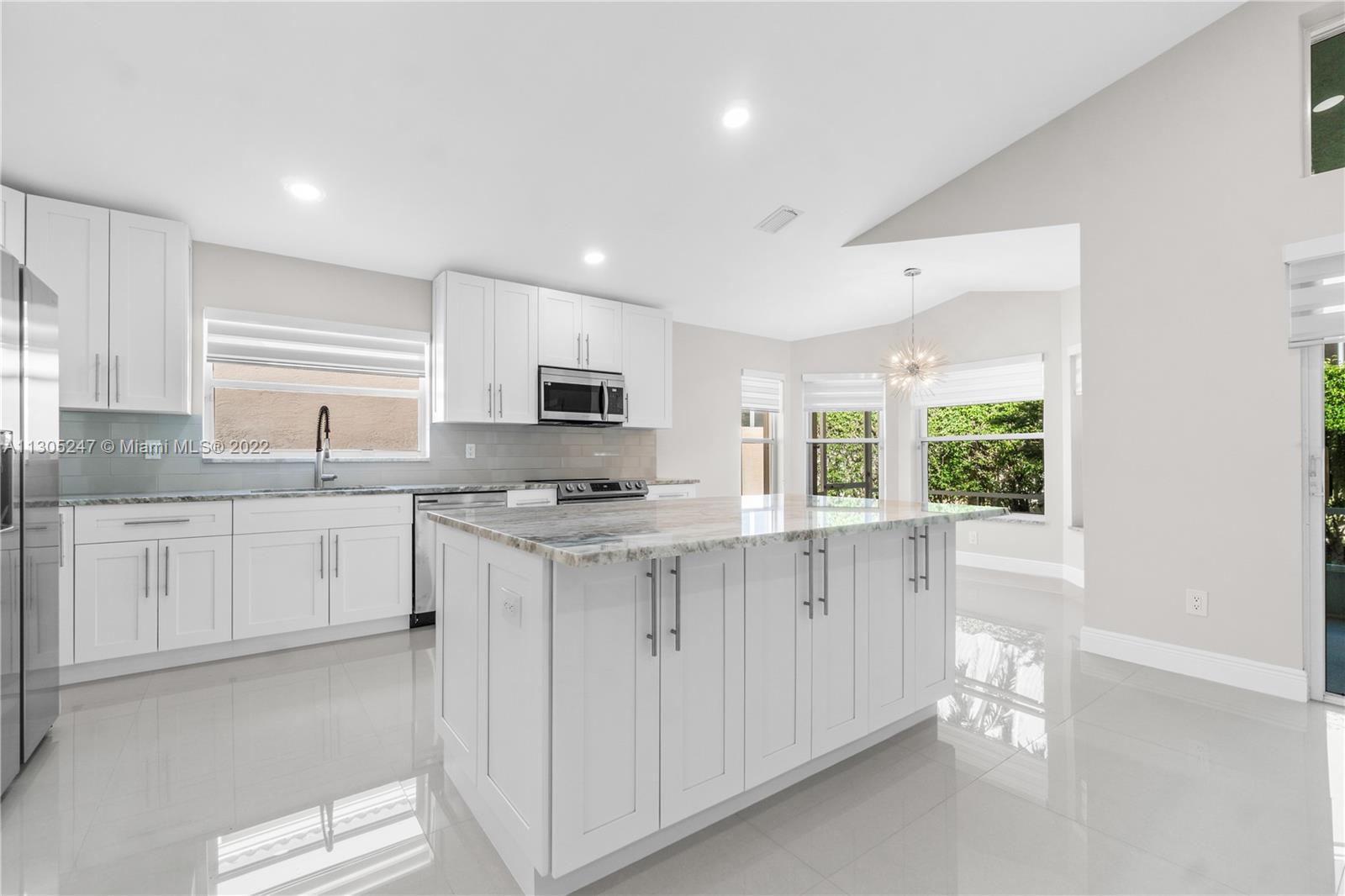 VALENCIA LAKES - Residential