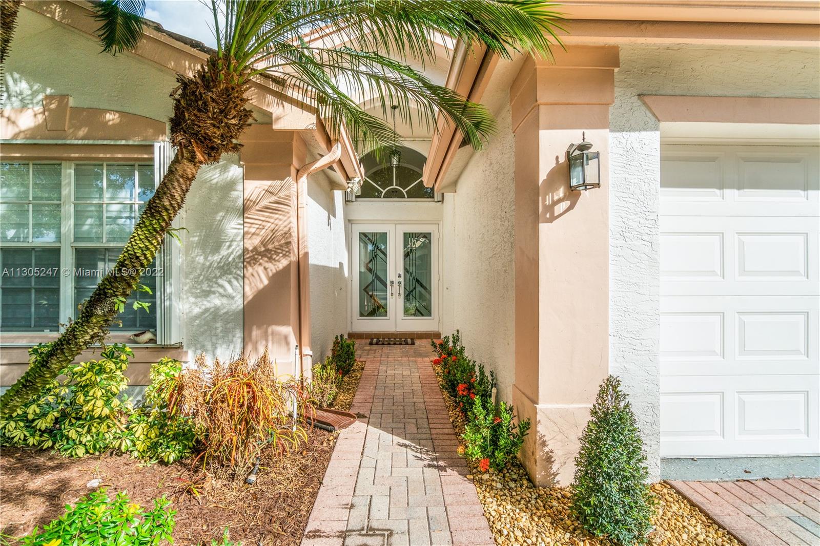 VALENCIA LAKES - Residential