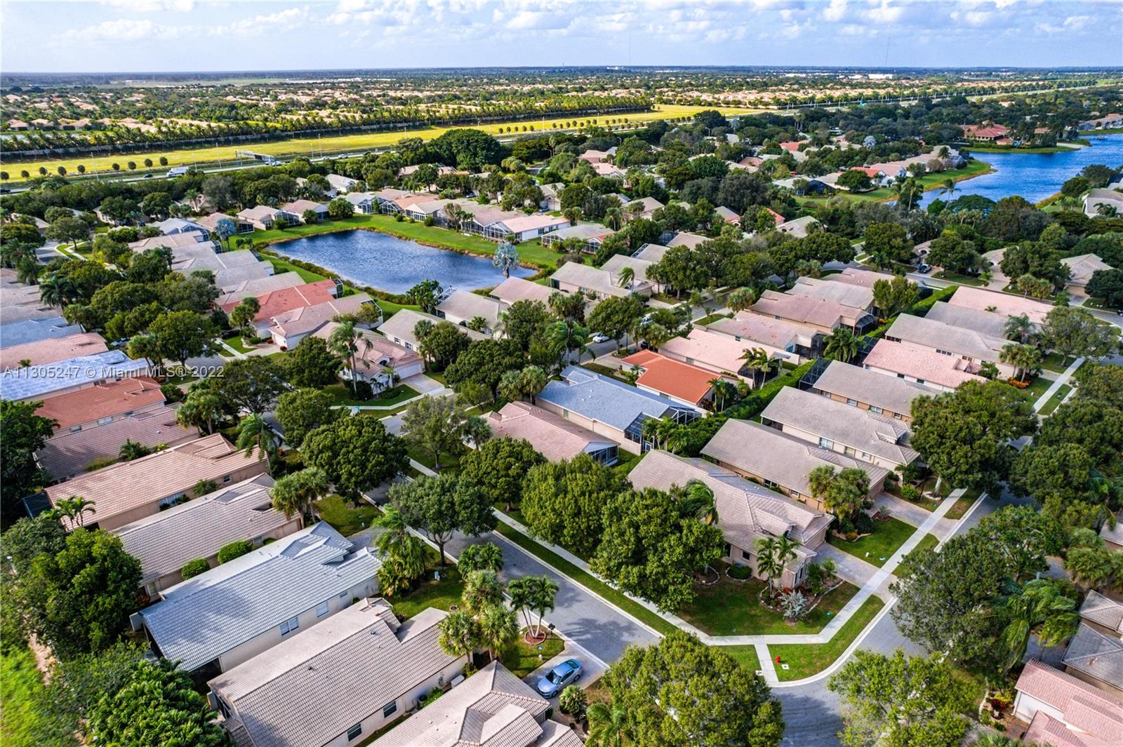 VALENCIA LAKES - Residential