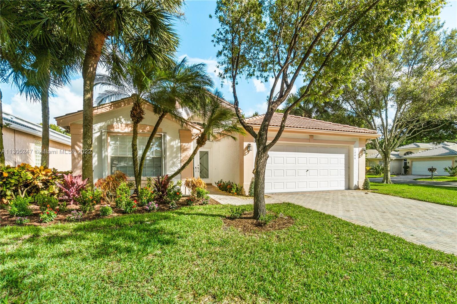 VALENCIA LAKES - Residential