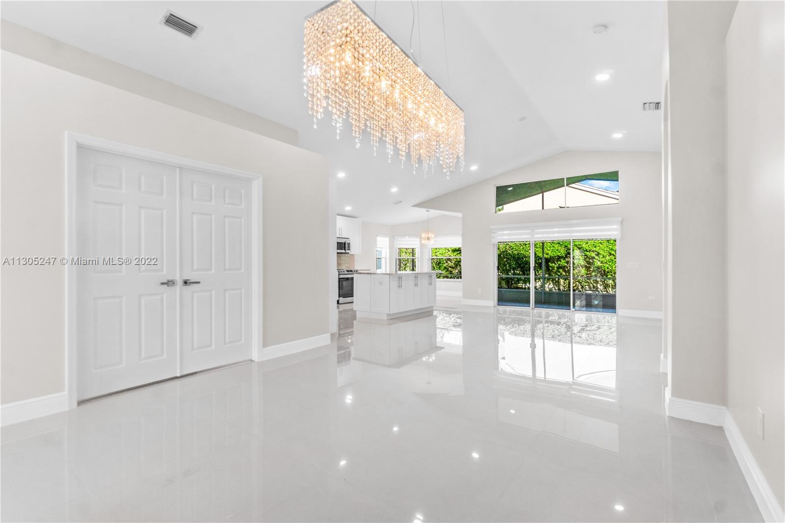 VALENCIA LAKES - Residential