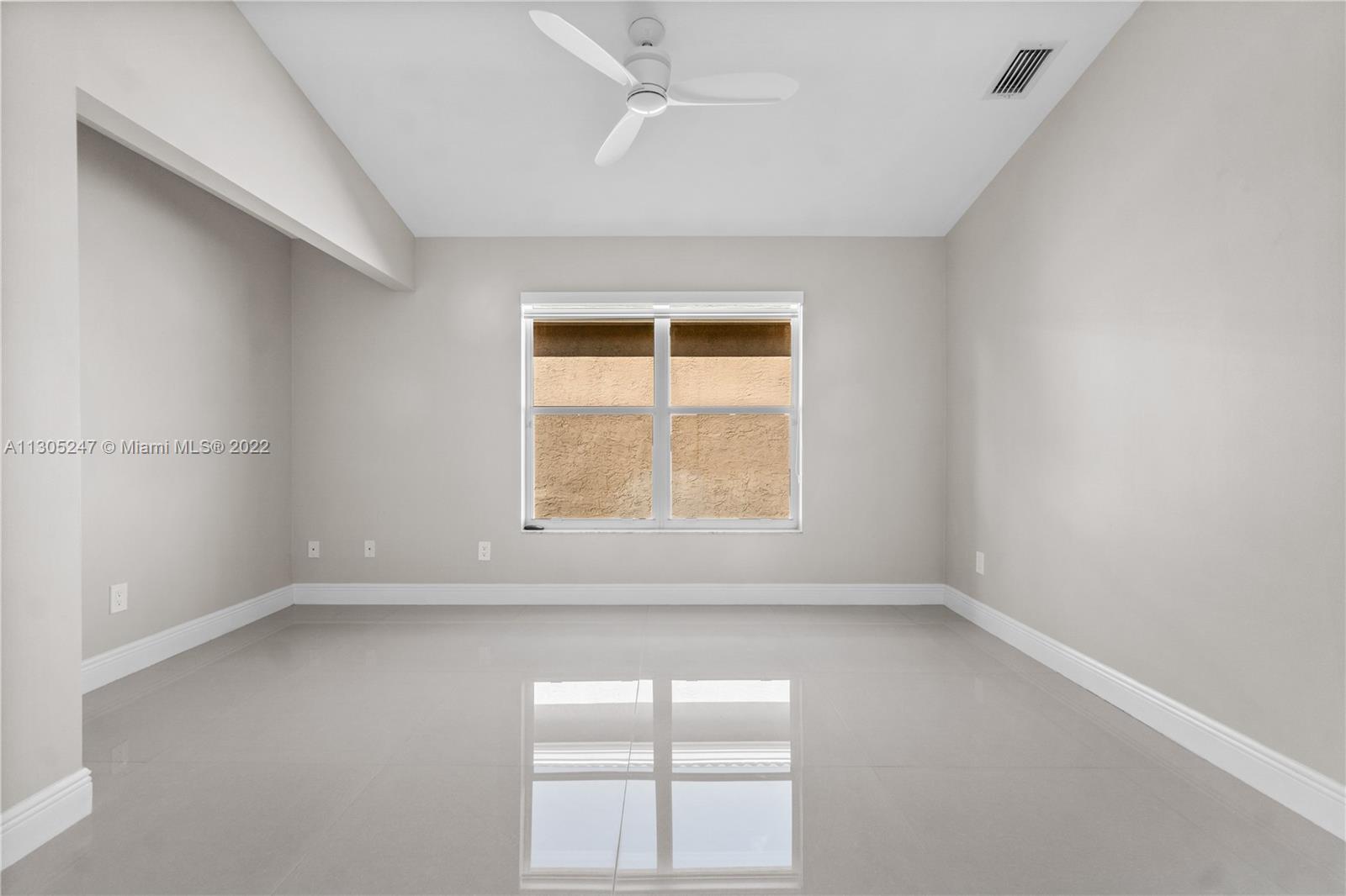 VALENCIA LAKES - Residential