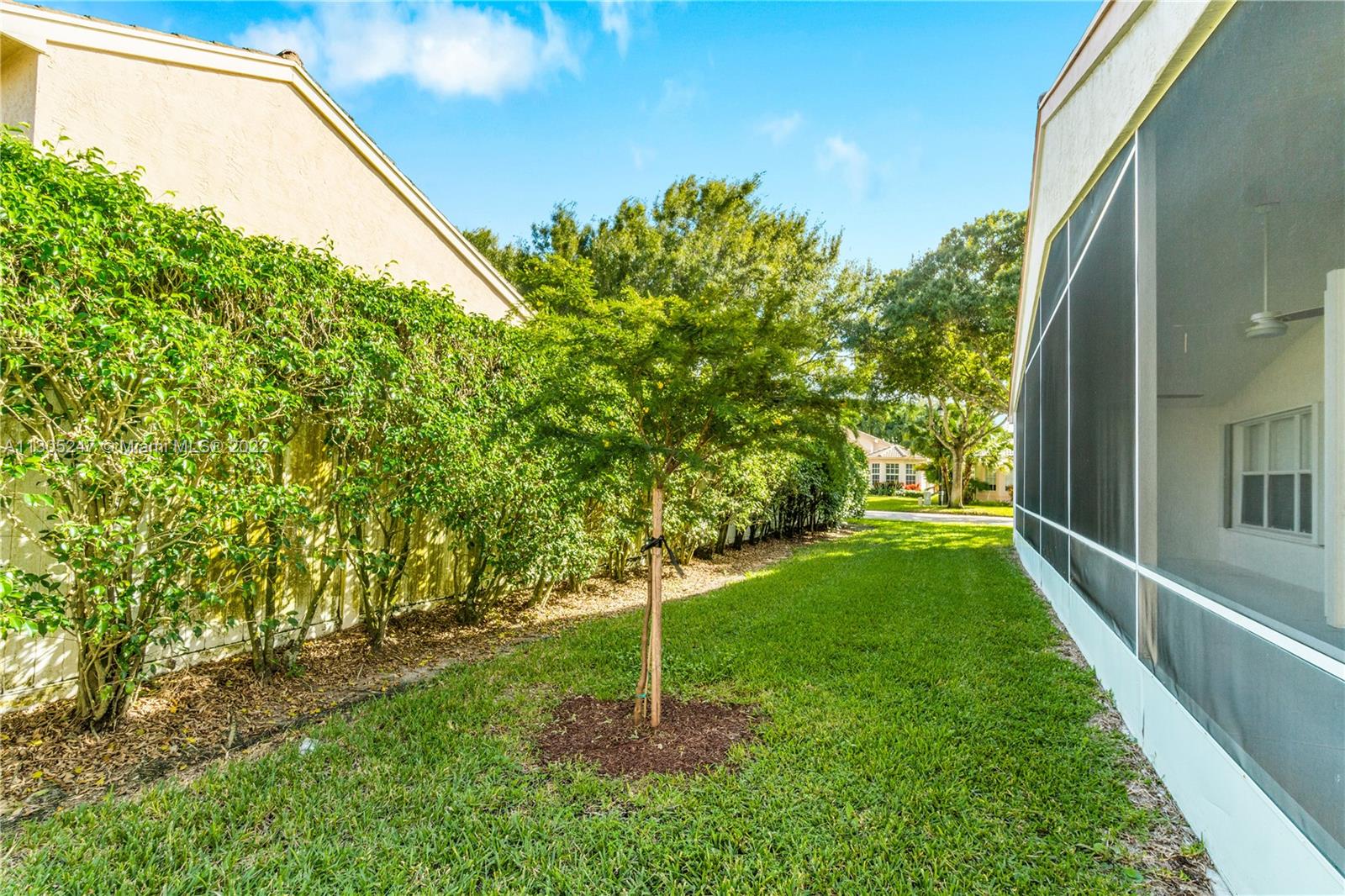 VALENCIA LAKES - Residential