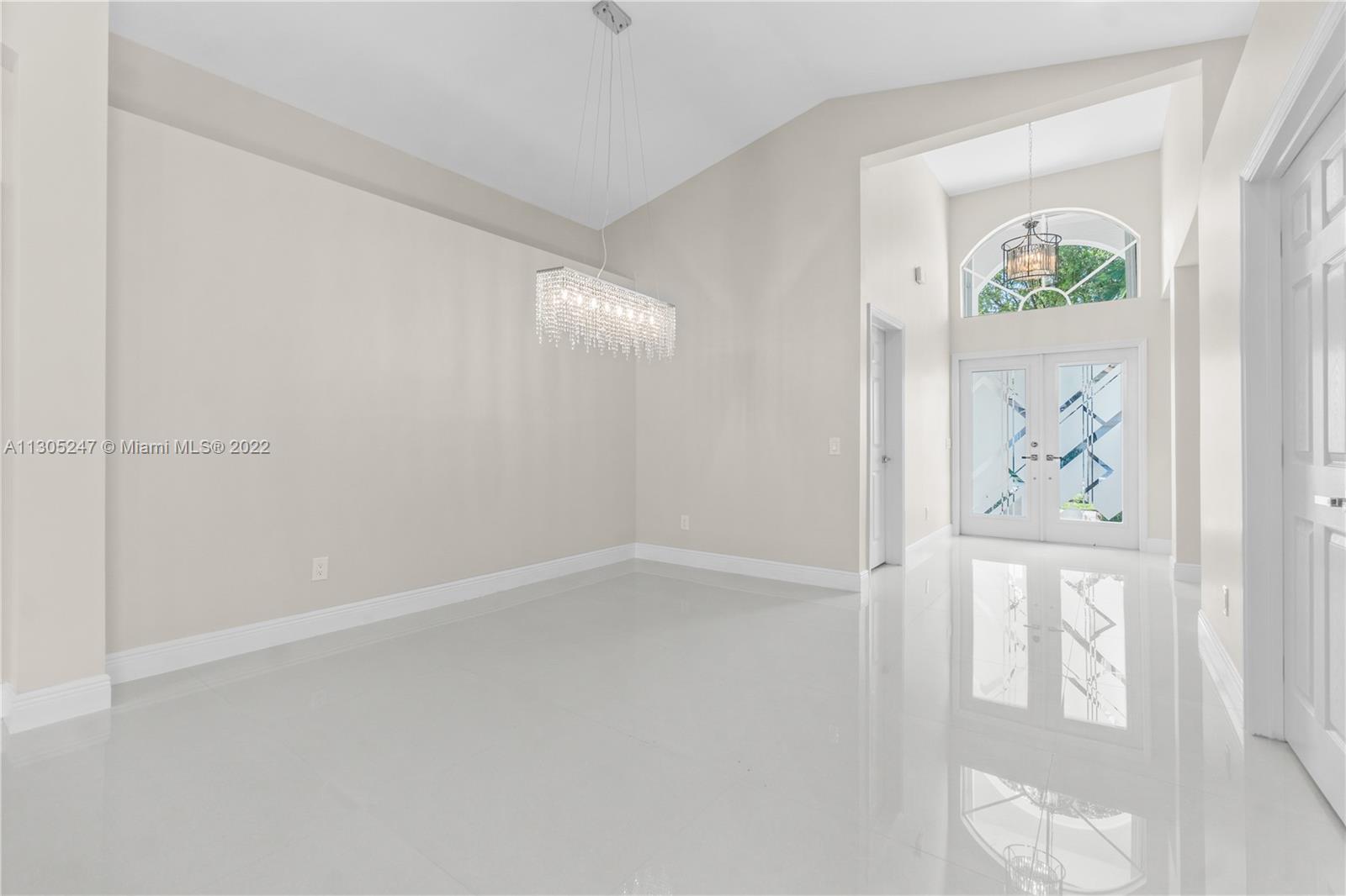 VALENCIA LAKES - Residential