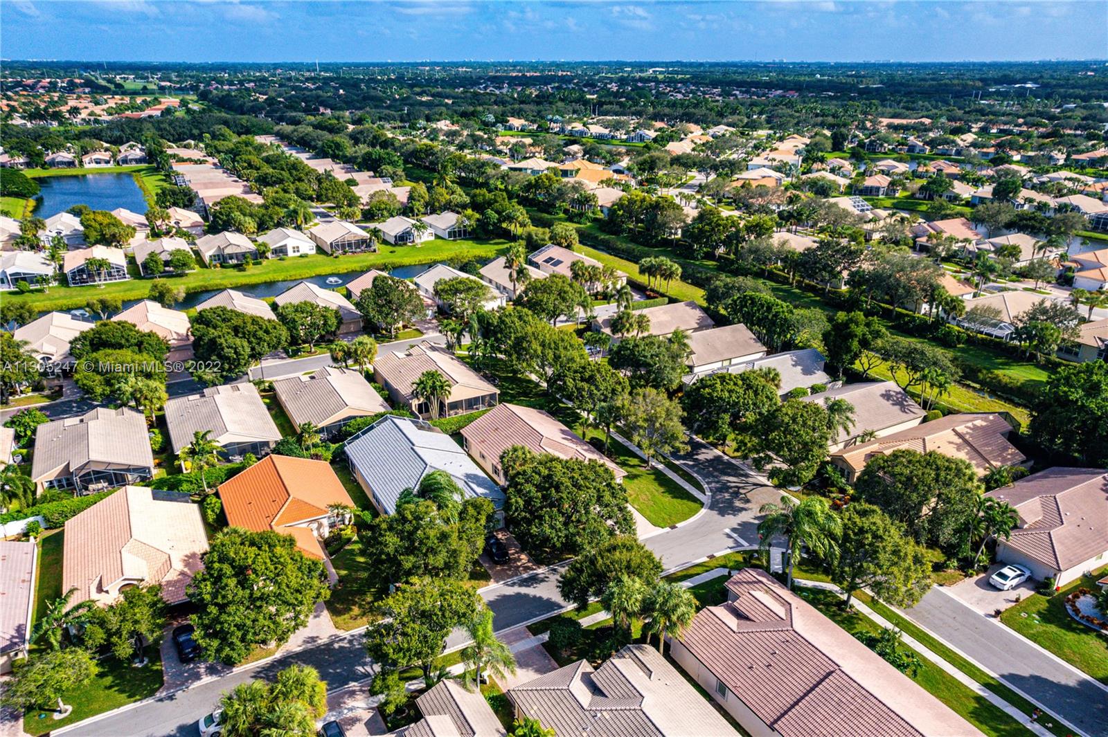 VALENCIA LAKES - Residential