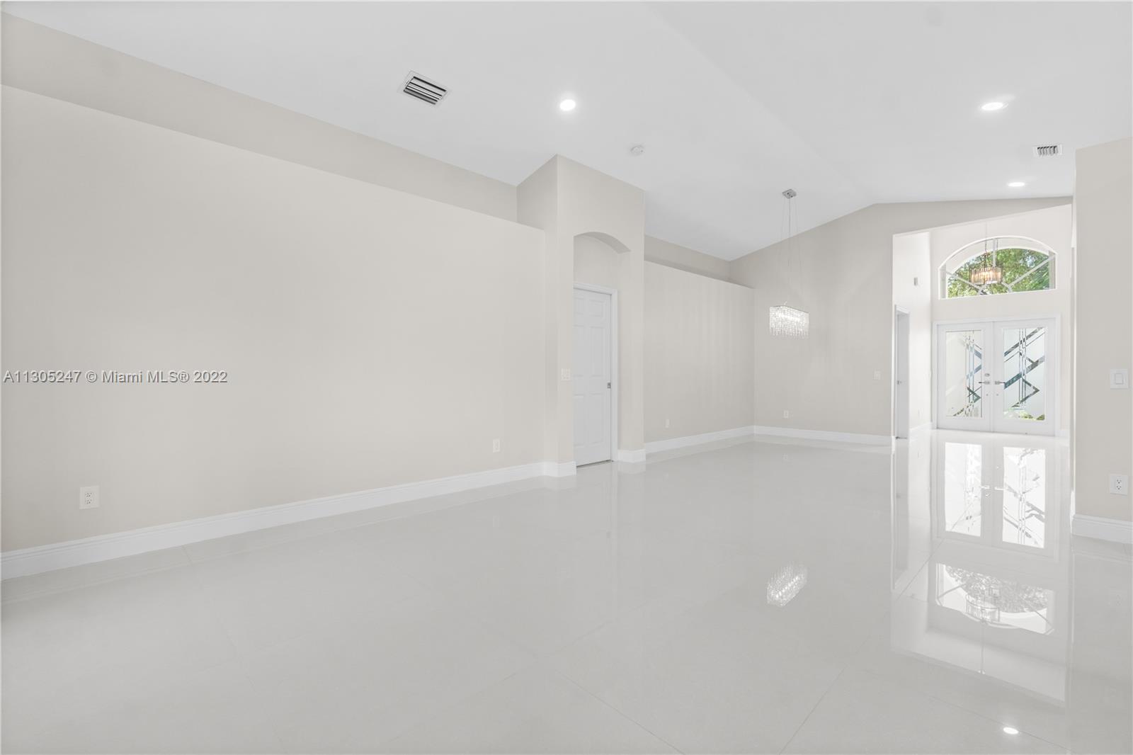 VALENCIA LAKES - Residential