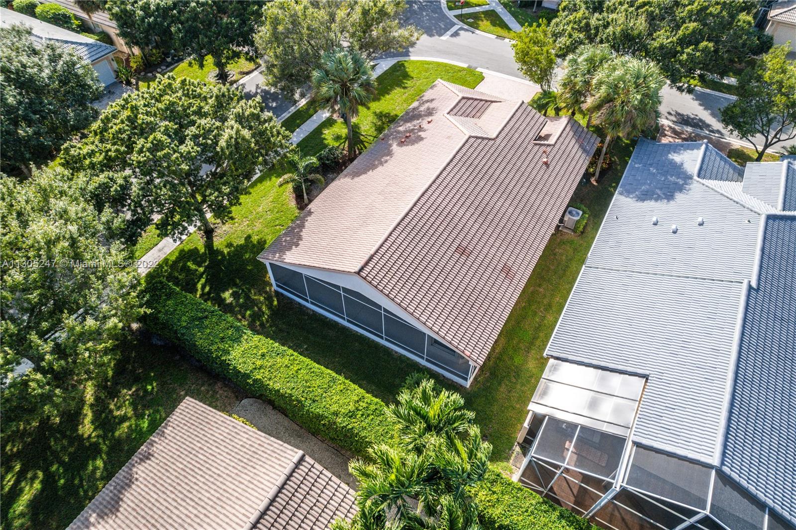 VALENCIA LAKES - Residential