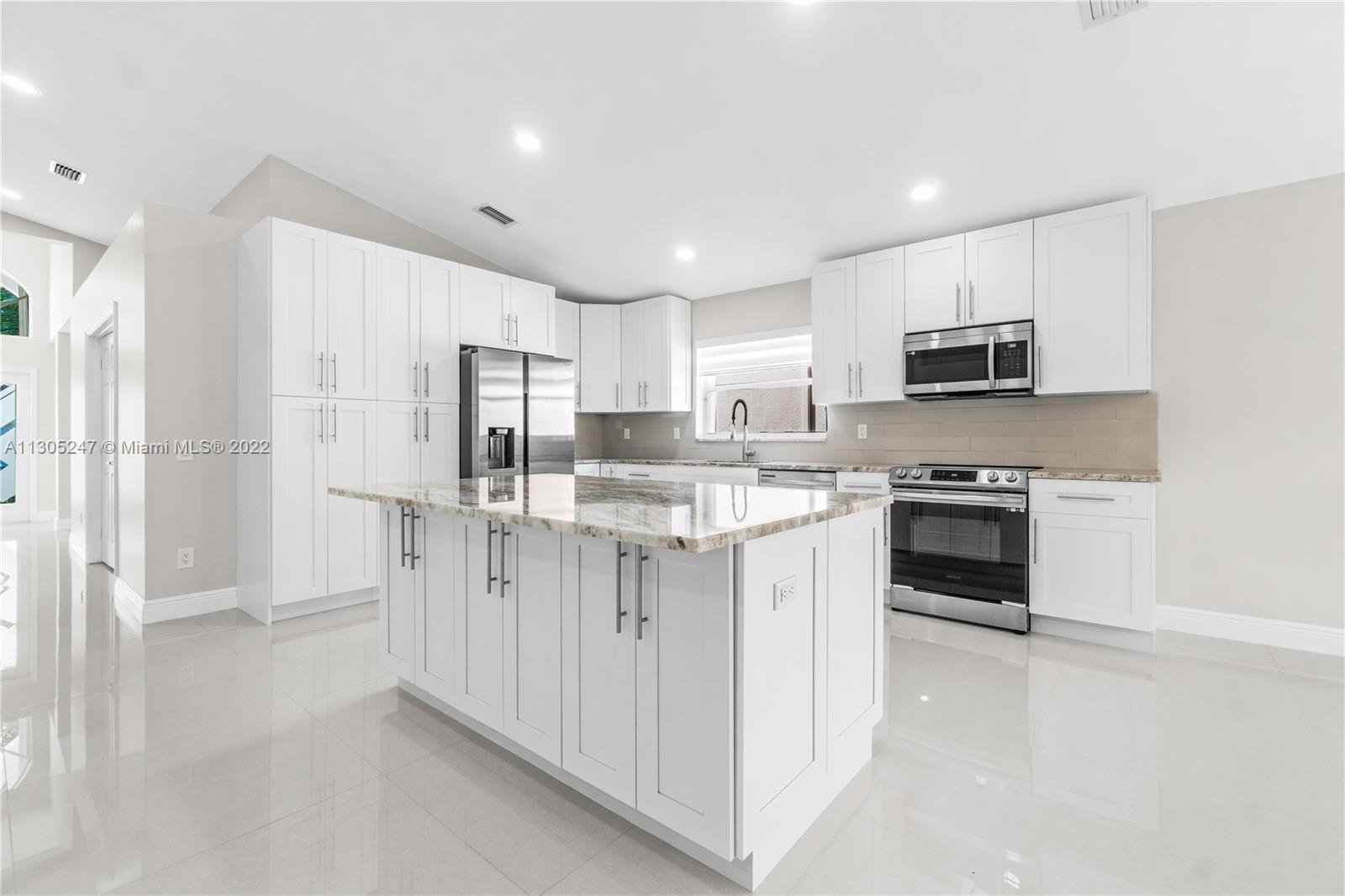 VALENCIA LAKES - Residential