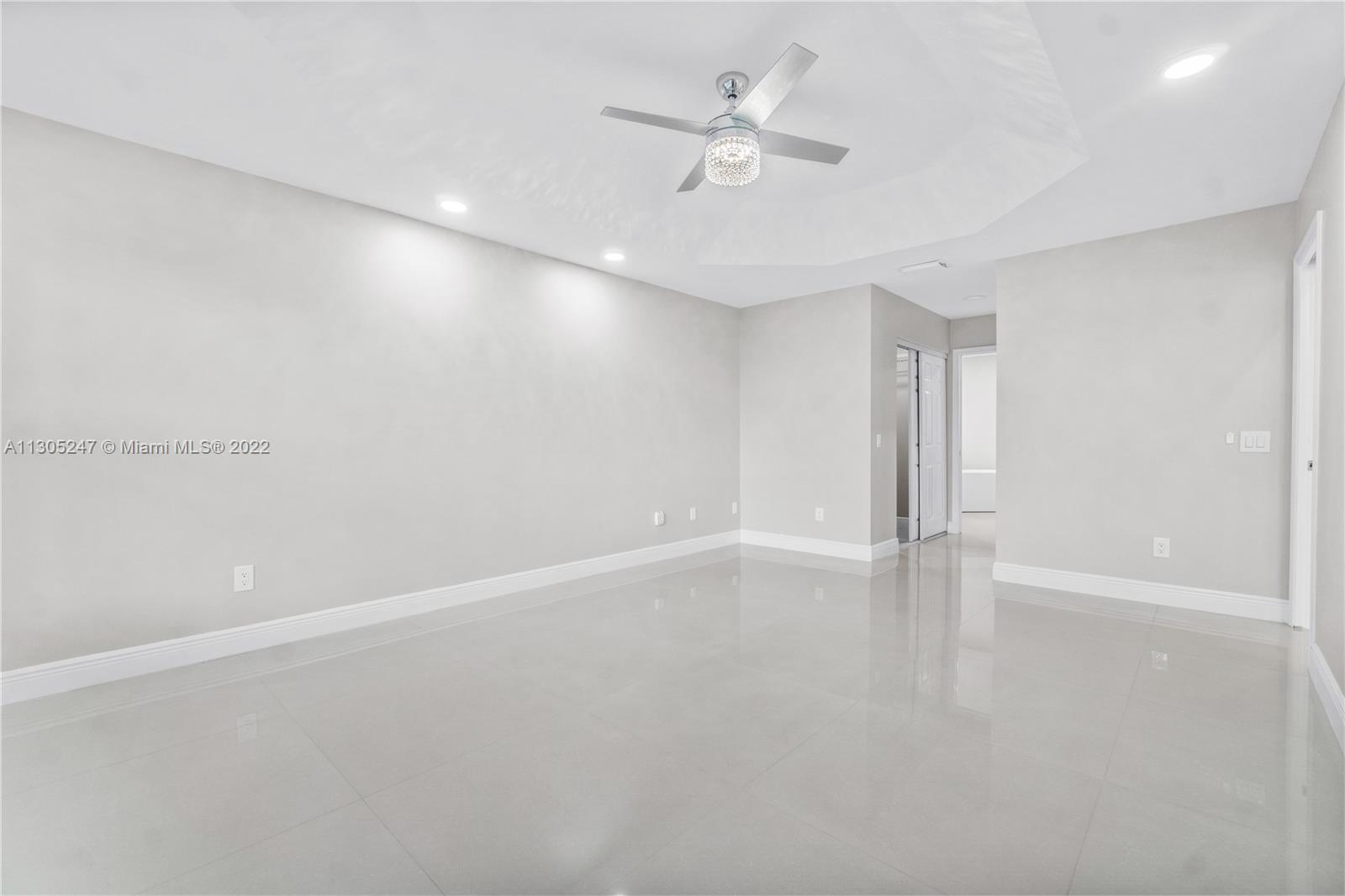 VALENCIA LAKES - Residential