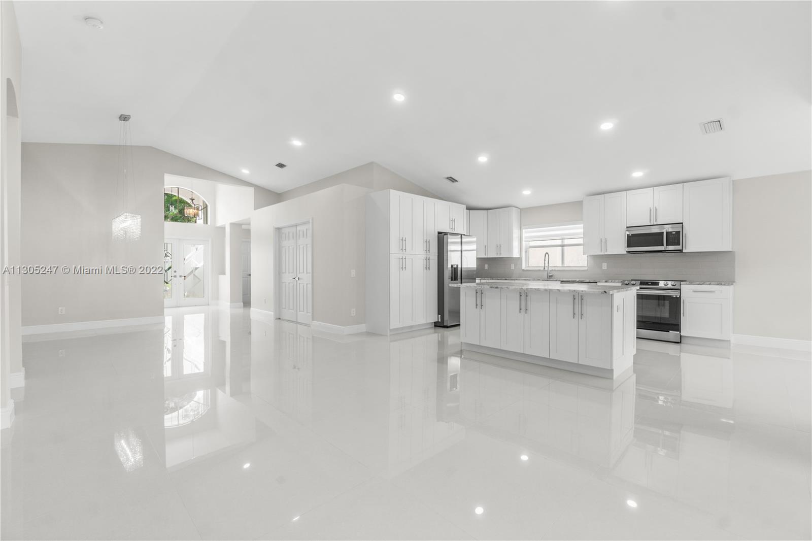 VALENCIA LAKES - Residential