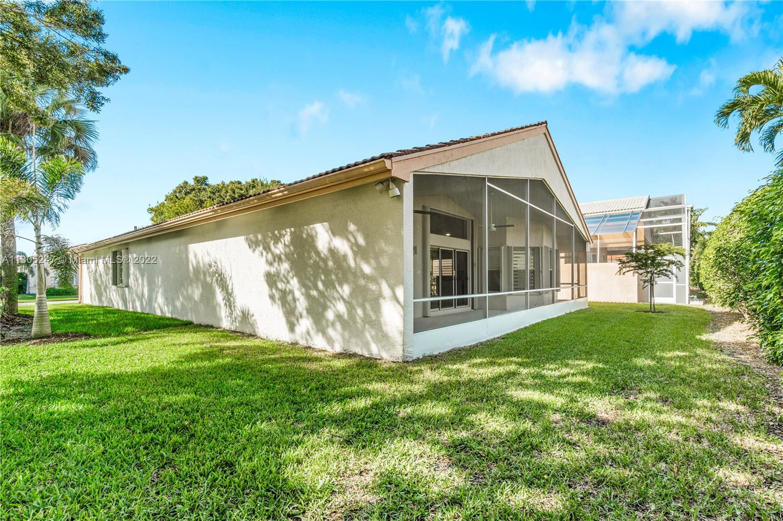 VALENCIA LAKES - Residential