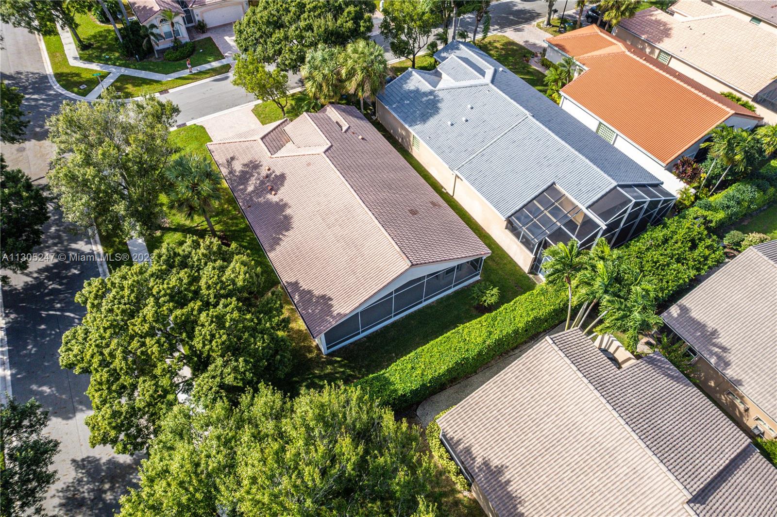 VALENCIA LAKES - Residential