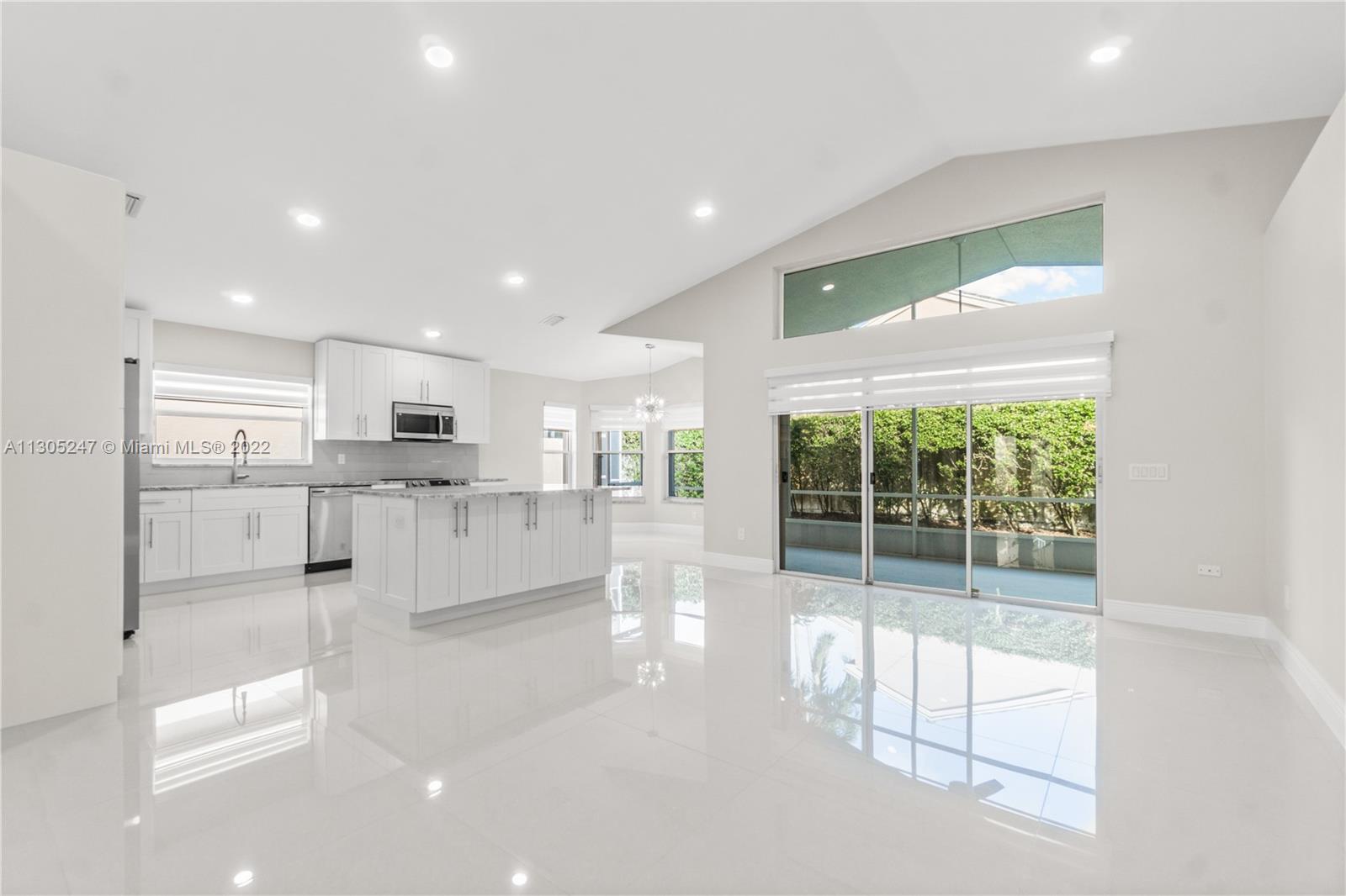 VALENCIA LAKES - Residential